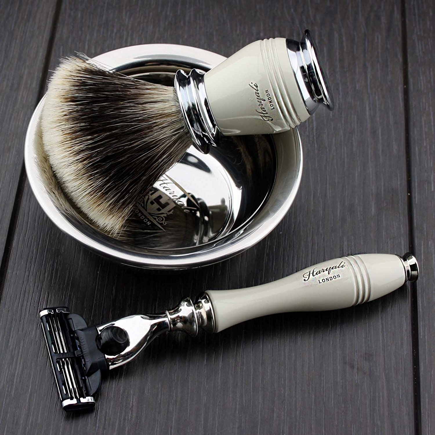 Haryali London Luxury Ivory zestaw do golenia 3 Edge, brzytwa, pędzel do golenia, stojak na golenie i miseczka do golenia