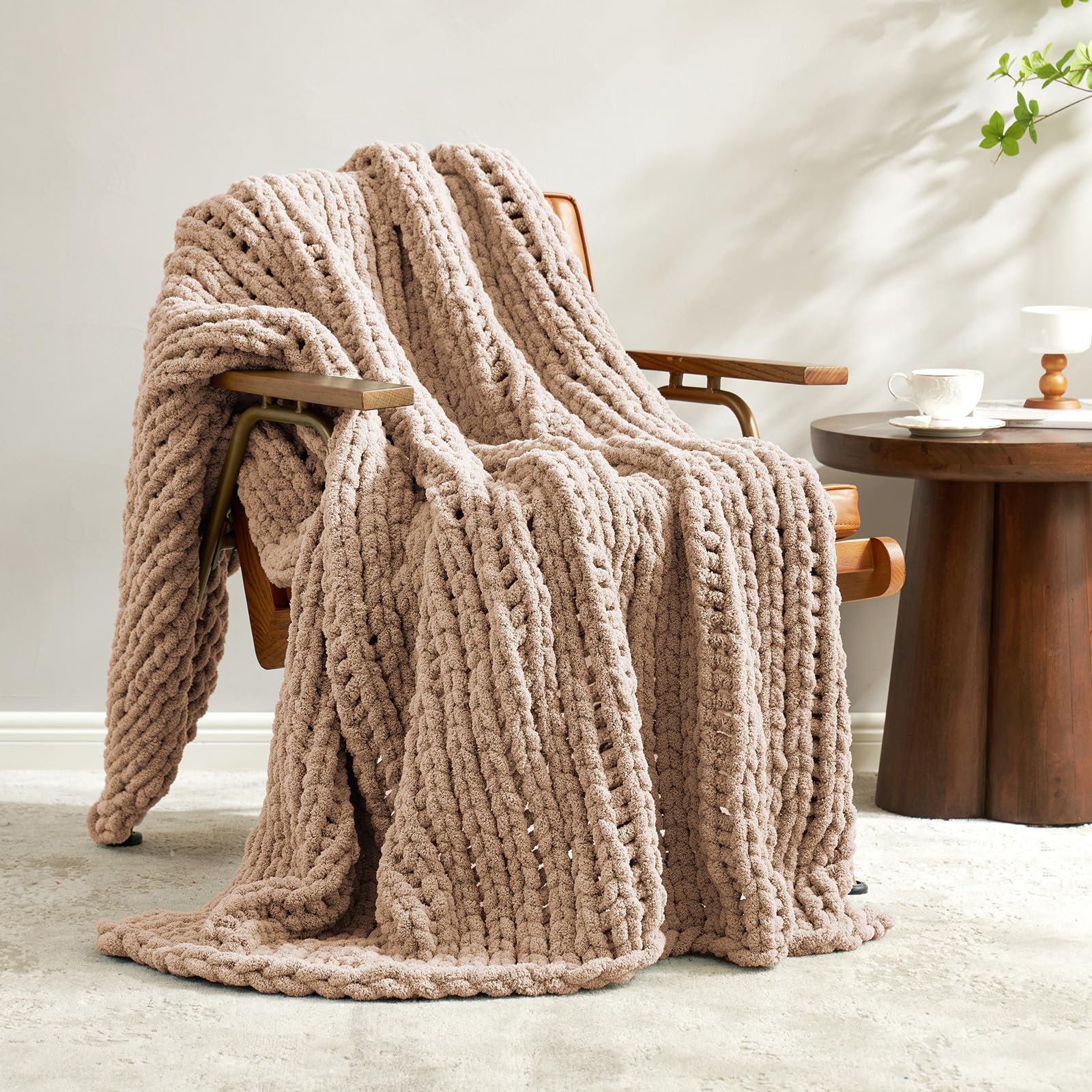 Amélie Home Chunky Knit Blanket Throw, Thick Soft Yarn Chunky Throw 40x50, Handmade Chenille Cable Knitted Crochet Throw Blanket, Warm Rope Knot Blanket for Couch Bed Sofa, Beige