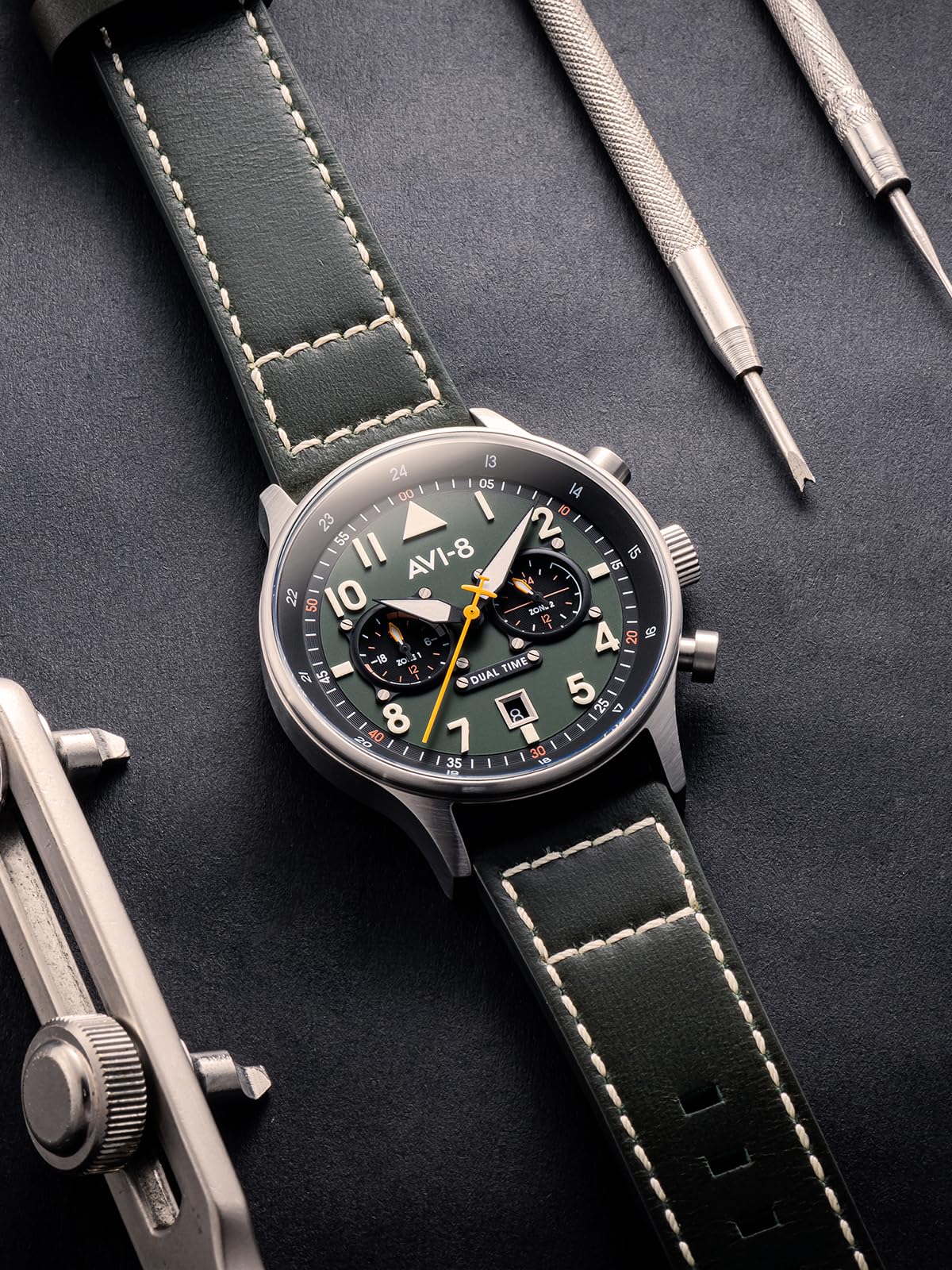 AVI-8 Hawker Hurricane Carey AV-4088 - Orologio da uomo al quarzo giapponese, 43,5 mm, con cinturino in pelle o acciaio inox