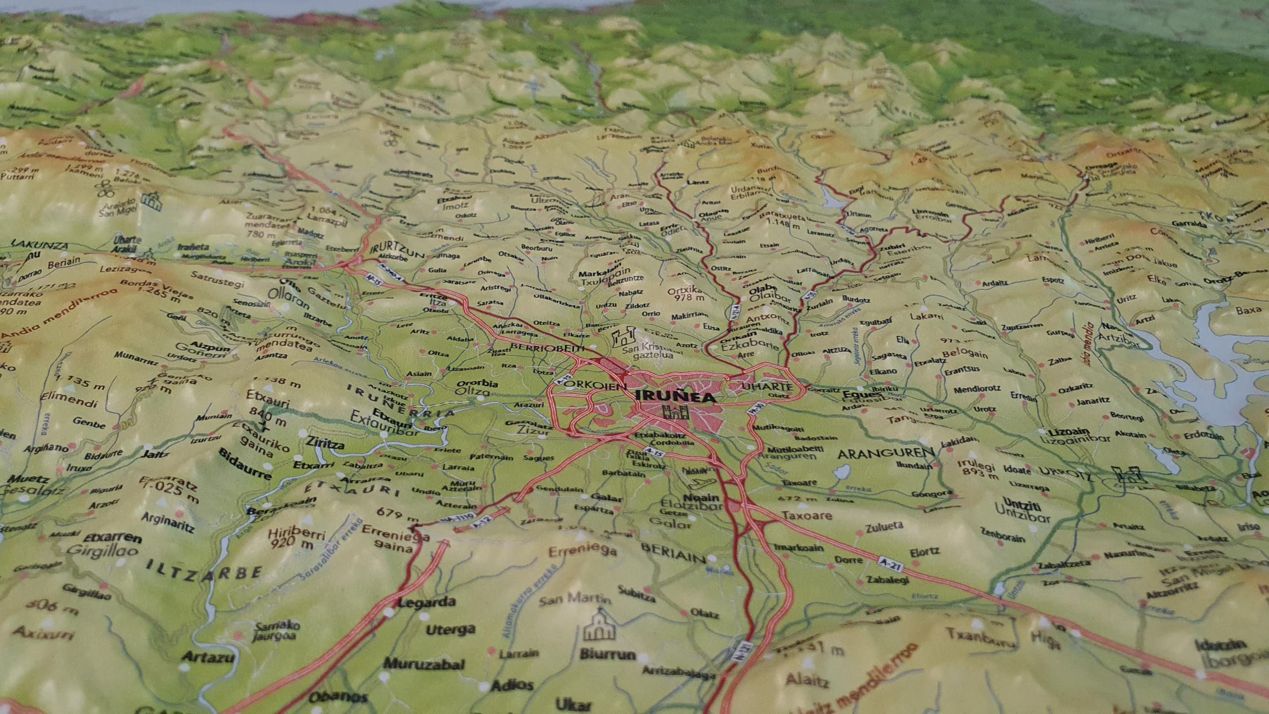 Mapa en relieve Euskal Herria. Escala 1:230.000, 105x95 cm