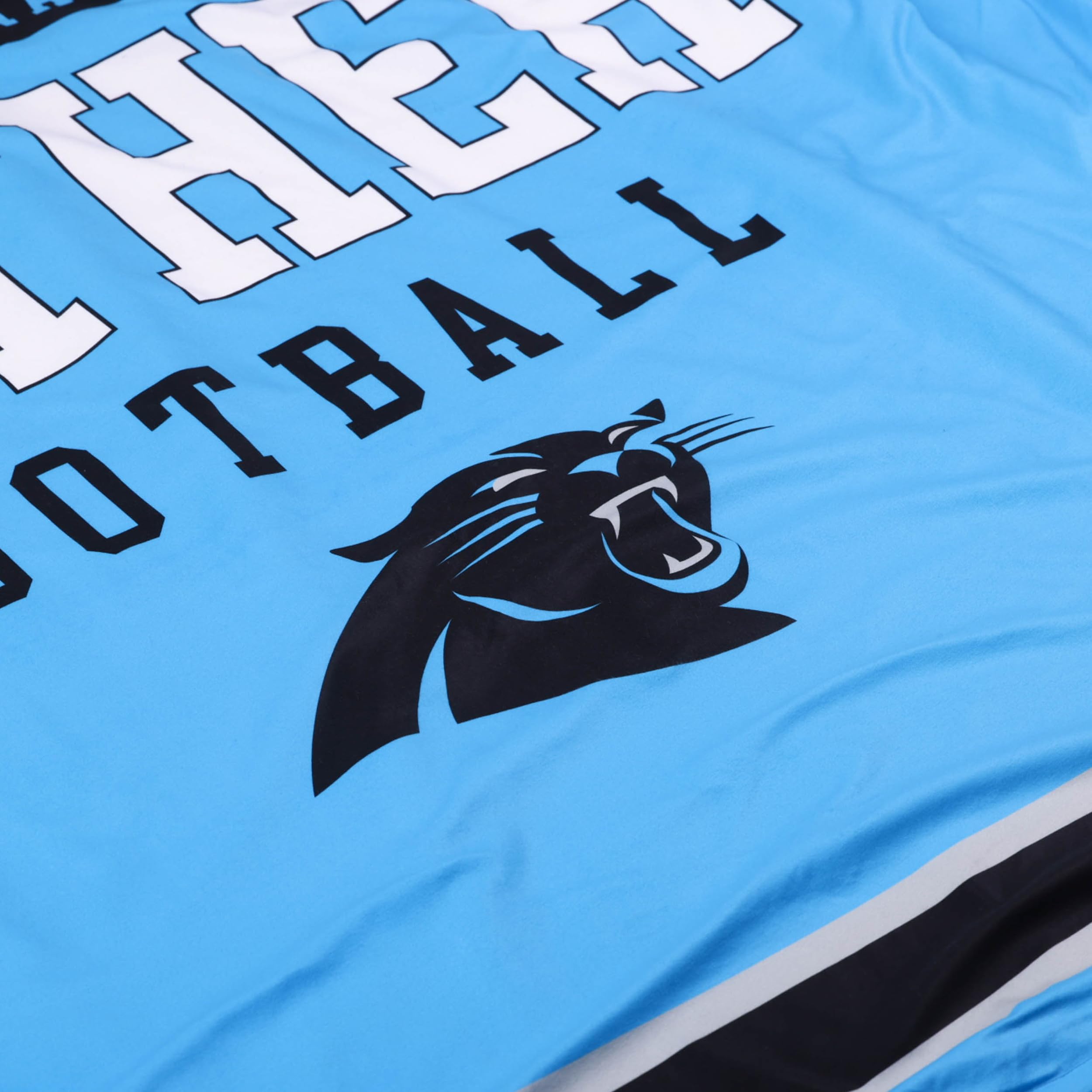 FOCO NFL - Coperta in pile Sherpa con grafica Carolina Panthers e scritta “Property of”