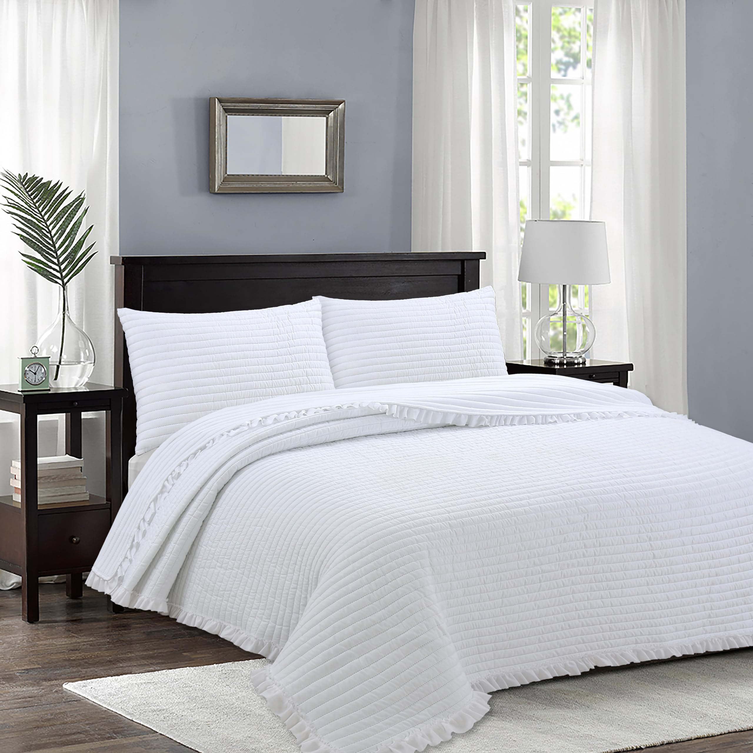 HaraDeco Colcha Raya Volantes Efecto Fleco Lisa, Colcha de Verano Ligera, Cubrecama + 2 Fundas Almohada para Todas Las Estaciones, Hogar y Hosteleria(Blanco Volantes, Cama Matrimonio 135)