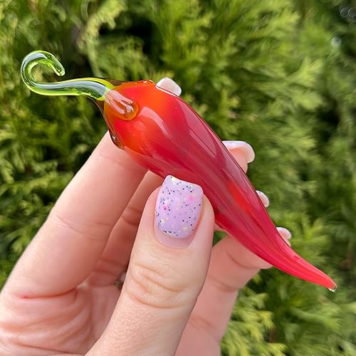 Glass Chili Pepper Figurine – Fused Miniature Sculpture – Collectible Kitchen Ornament – Unique Gift for Chefs, Foodies & Home Décor
