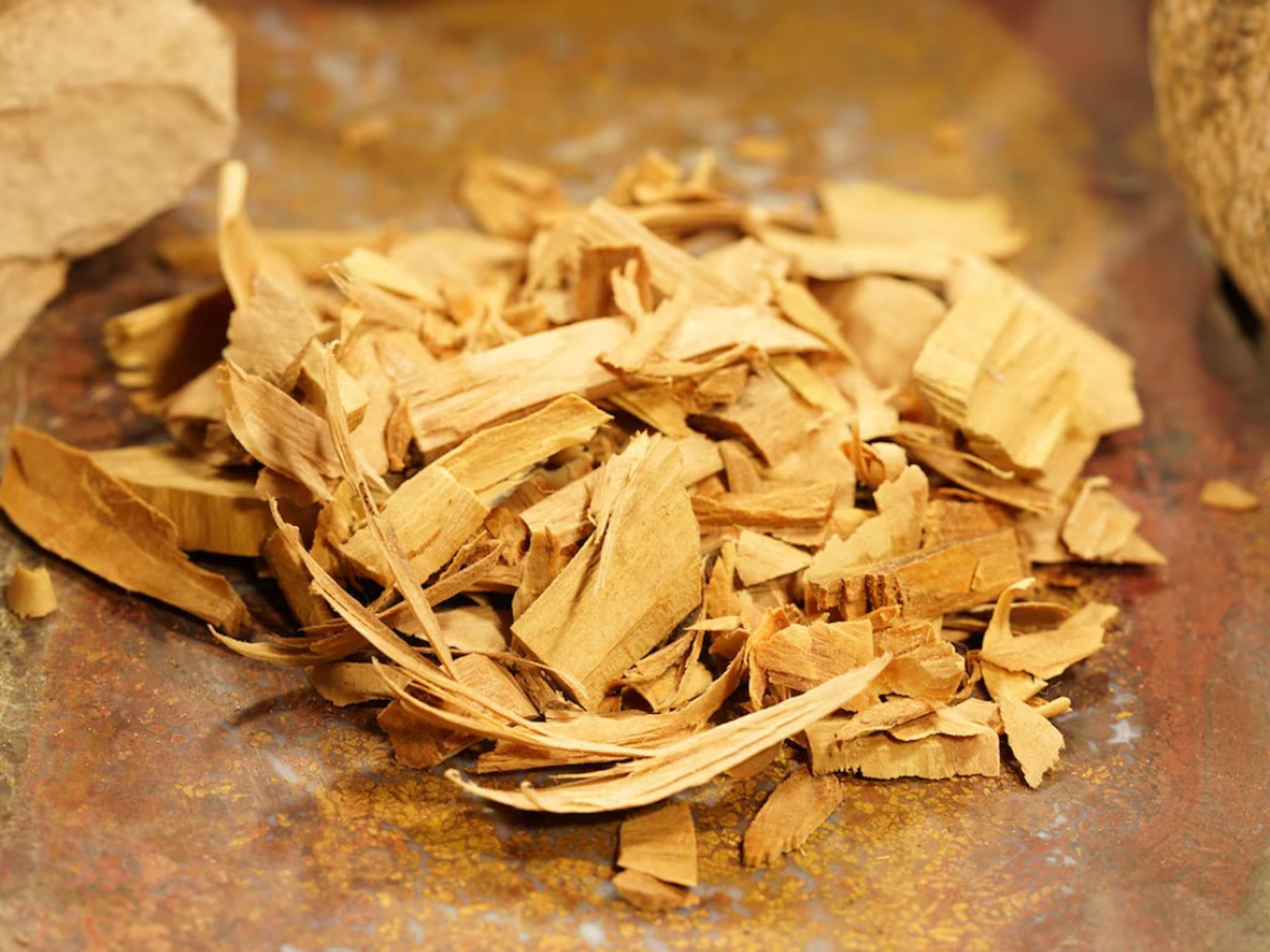 TC SONS® Sandalwood Flakes Chilka | Mysore Sandalwood Chips | Sandalwood Chips Scraps | Chandan Lakdi Flakes Chilka Hawan Samagri for Healing Meditation, Haven Spiritual Supplies 50 gram