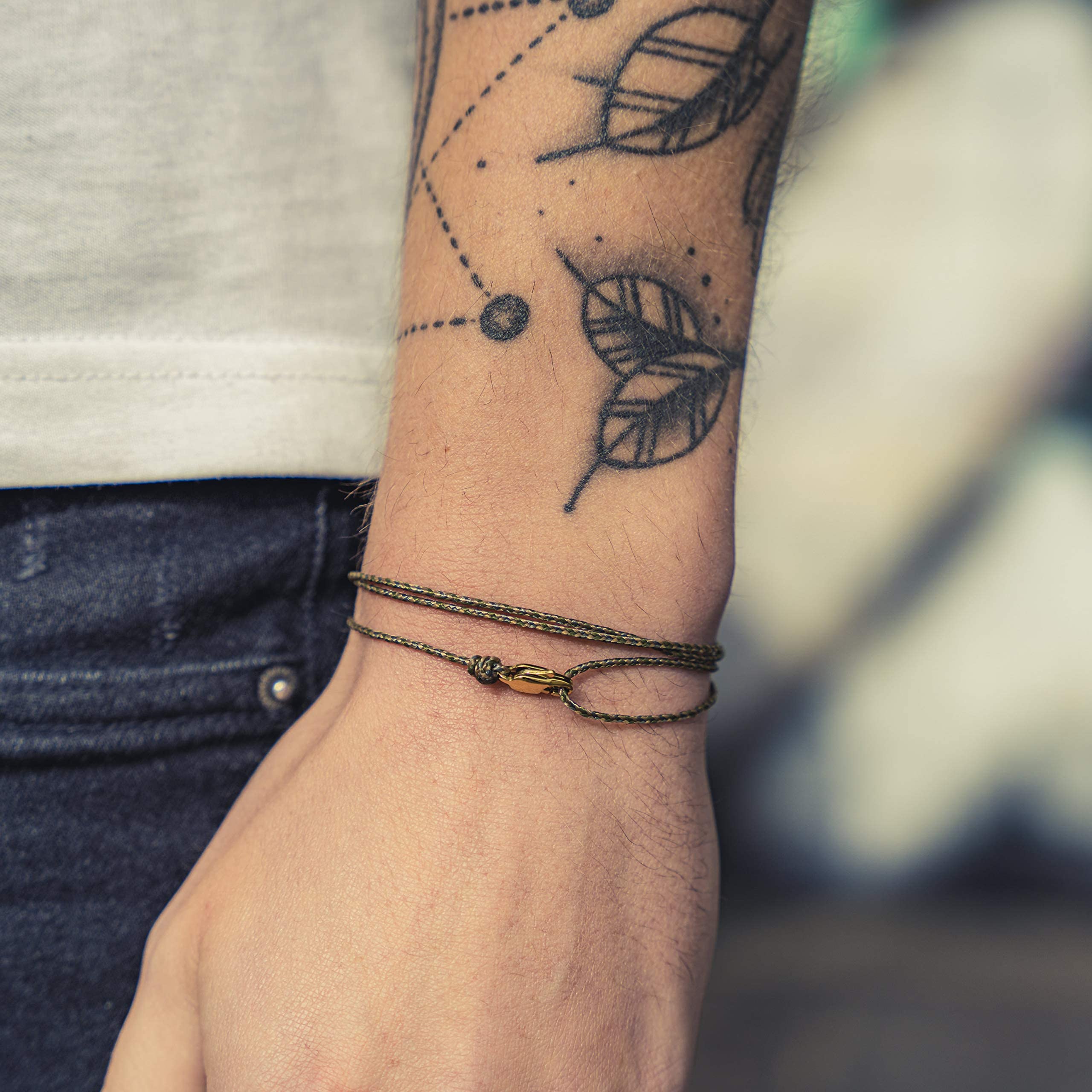 Made by Nami Dünnes Wickel-Armband Herren & Damen mit Karabiner-Haken Verschluss Handmade - Maritimer Surfer Schmuck - Minimalistisches Stoff-Armband - 100% Wasserfest & verstellbar