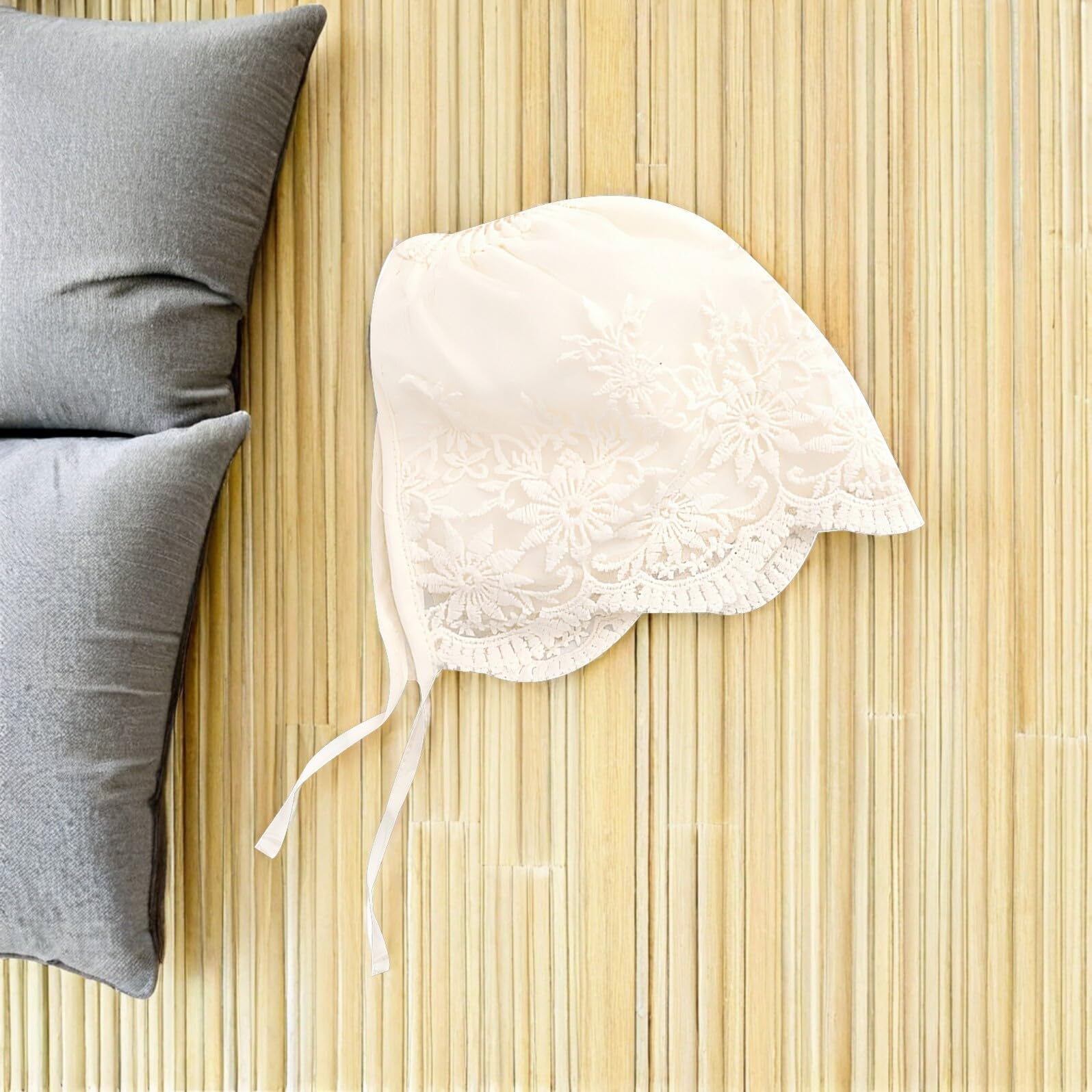 SOLUSTRE 2 Pezzi Cappellini Neonata in Pizzo Beige, Morbidi e Traspiranti, per Battesimi e Cerimonie, Eleganti per Bambina