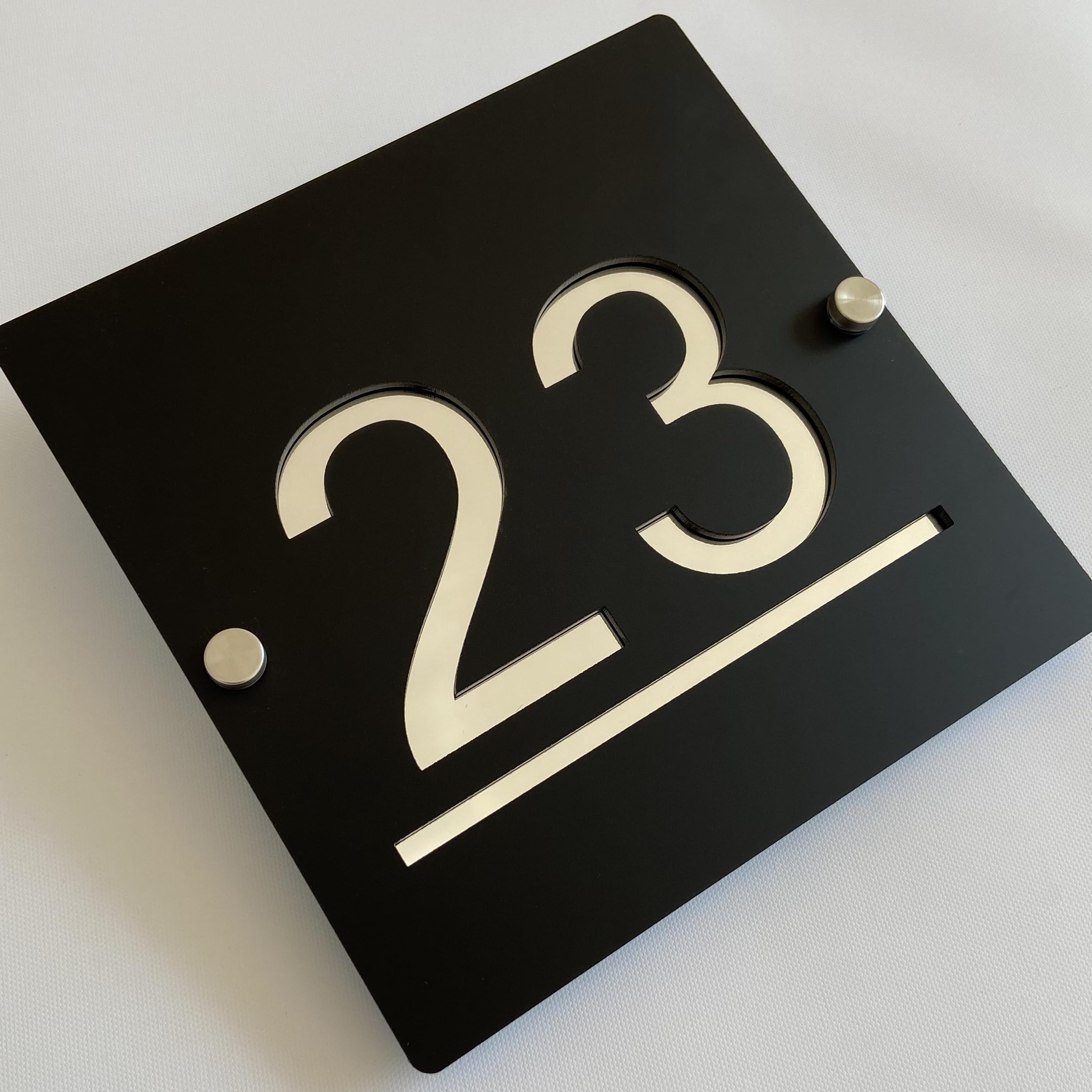 Placa de Número de Casa Personalizada 3D en Acrílico Negro y Plateado, Números Flotantes, Señalización Resistente al Clima para Puerta Interior y Exterior, Ideal para Hogar, Hotel, Apartamento, Tienda