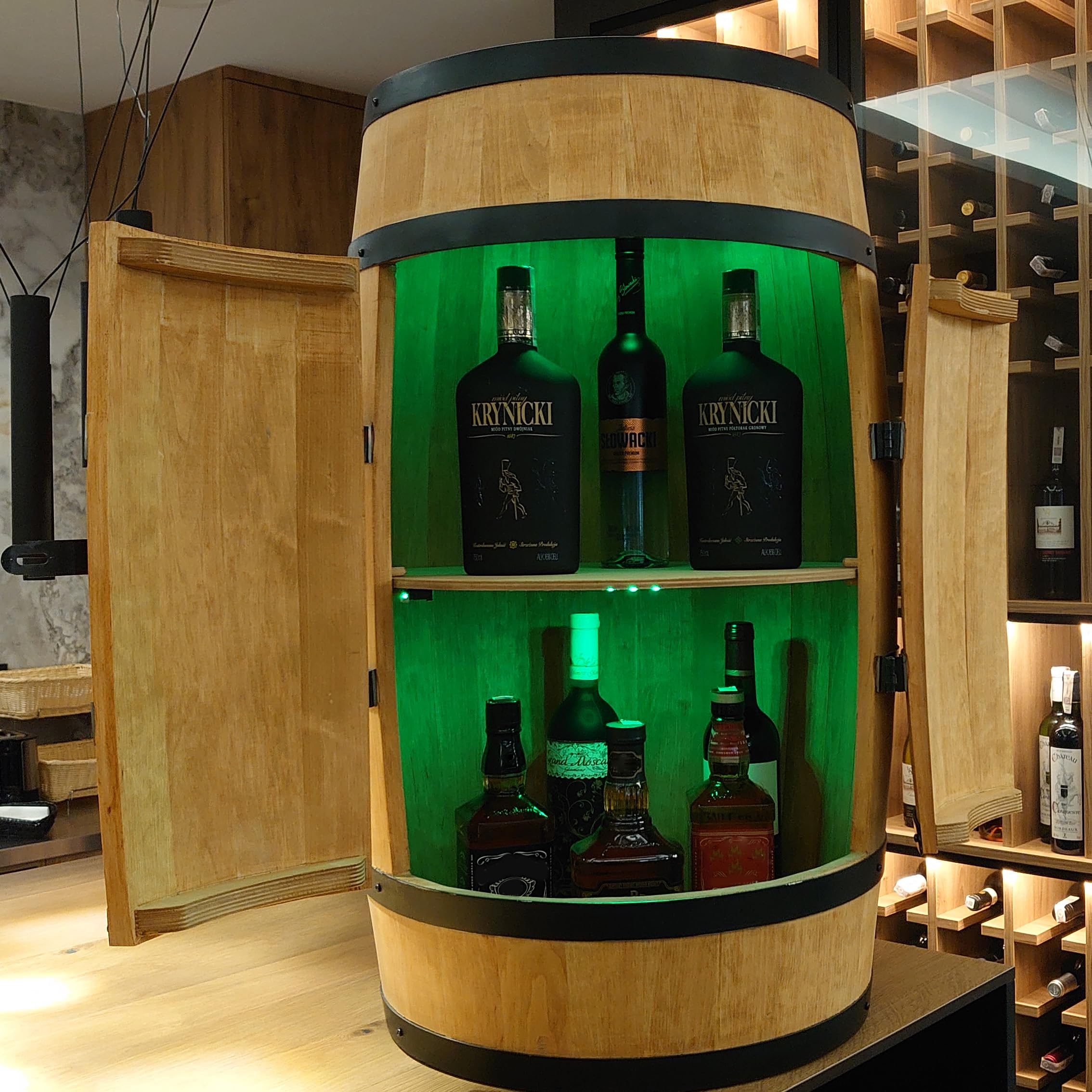 CREATIVE COOPER Weinregal Holz mit Tür mit LED RGB - Alkoholschrank Flaschenregal Holz - Holzfass - Fassmöbel - Weinständer - Weinfass - Weinbar - Fass bar mit Tür - minibar 80 cm High (Eiche)
