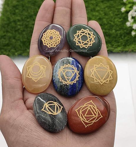 Miniatura 8 de Juego ovalado de 7 chakras, cristal curativo de reiki con símbolos de chakra grabados, juego de piedras de palma pulidas para equilibrio de chakras