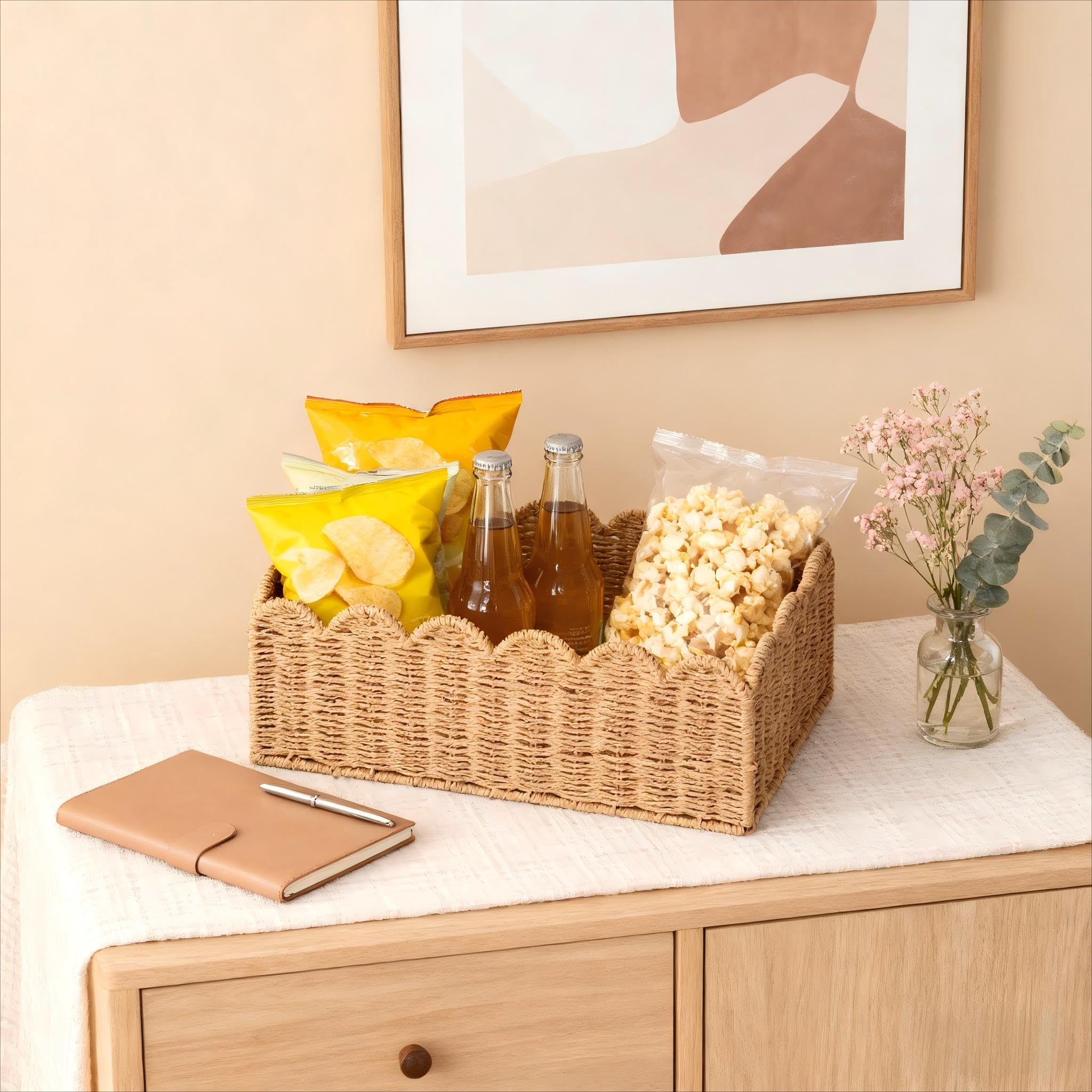 Cesta de mimbre con borde festoneado, cestas de almacenamiento tejidas a mano para estantes, cestas naturales para organizar (M-14 pulgadas de largo x 10.5 pulgadas de ancho x 6 pulgadas de alto)