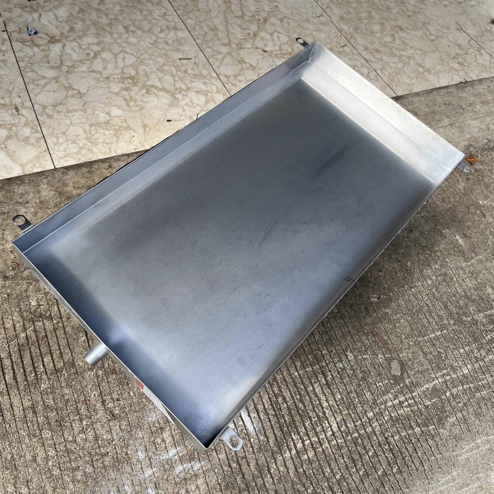 Vaschetta di Raccolta condensa in Acciaio Inox con Tubo Flessibile per la Protezione del Pavimento negli impianti HVAC