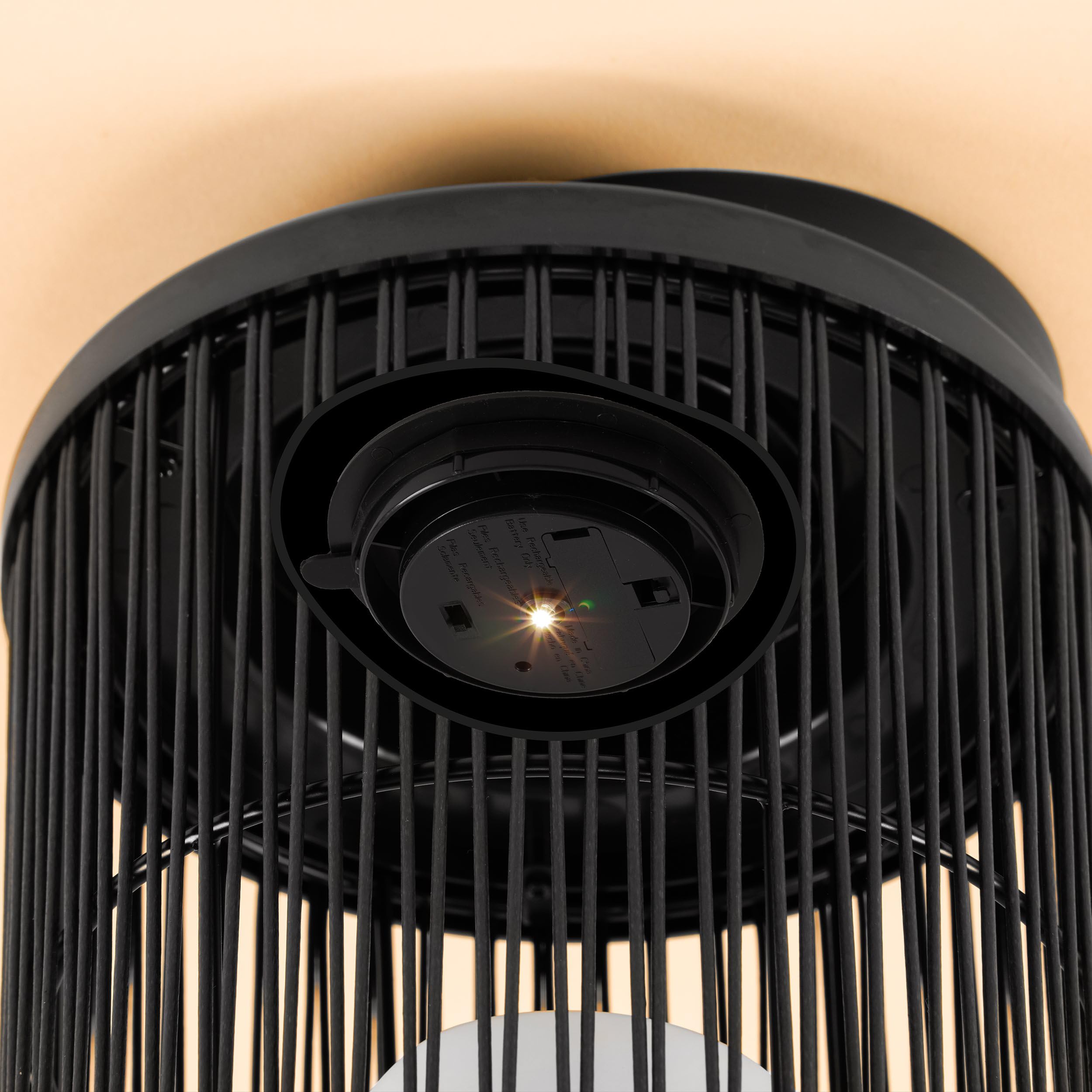 Esotec Solar Metall Außenlaternen Dekoleuchten Sara, 2er Set, LED Tischleuchte, Akku, Led Kerzen Flackerlicht, Solarleuchte, Standleuchte, draußen, outdoor, schwarz, 102162