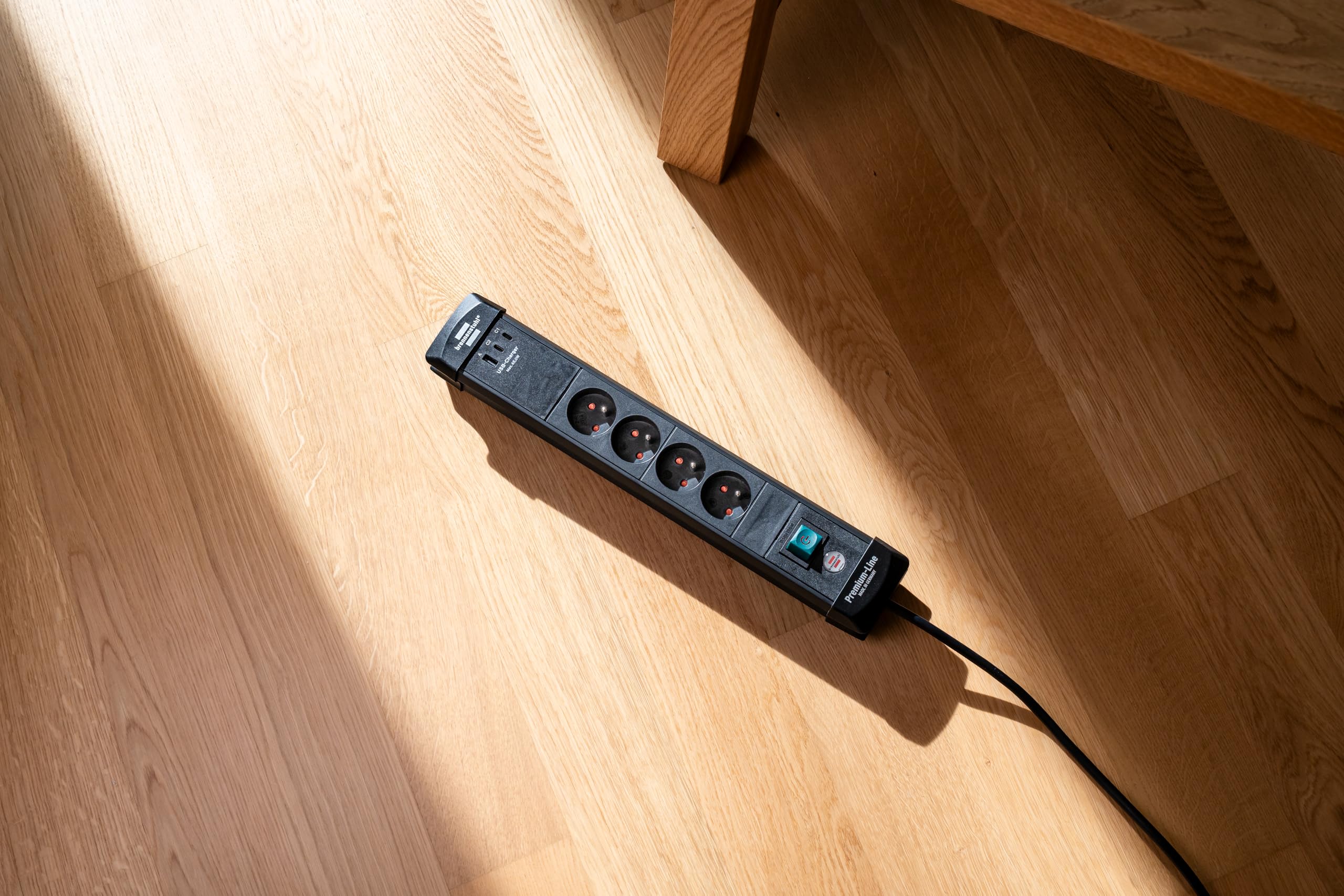 Brennenstuhl Listwa zasilająca Premium-Line z 4 gniazdami wtykowymi i 2 x USB-C PD 65 W i USB-A 18 W (Made in Germany, kabel 3 m, przełącznik)