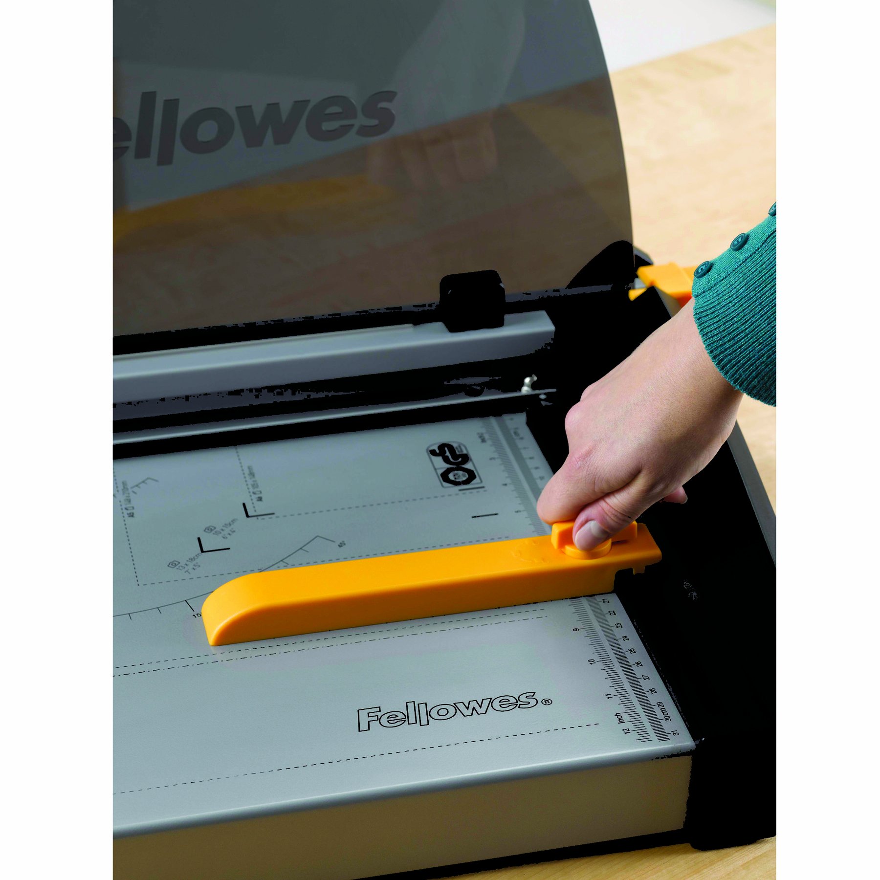Fellowes Plasma A4 - Guillotina de papel tamaño A4, capacidad de corte 40 hojas, color negro y gris