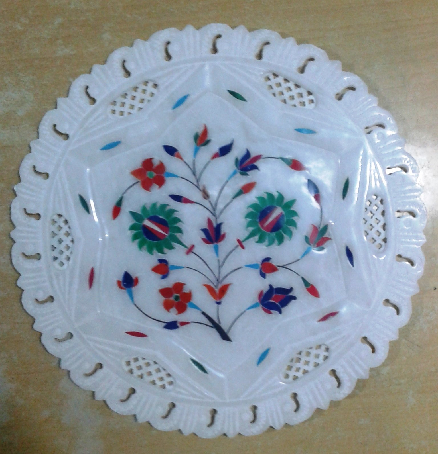 Amazon.co.jp: 白い大理石象嵌 Pietra Dura プレート 9インチ