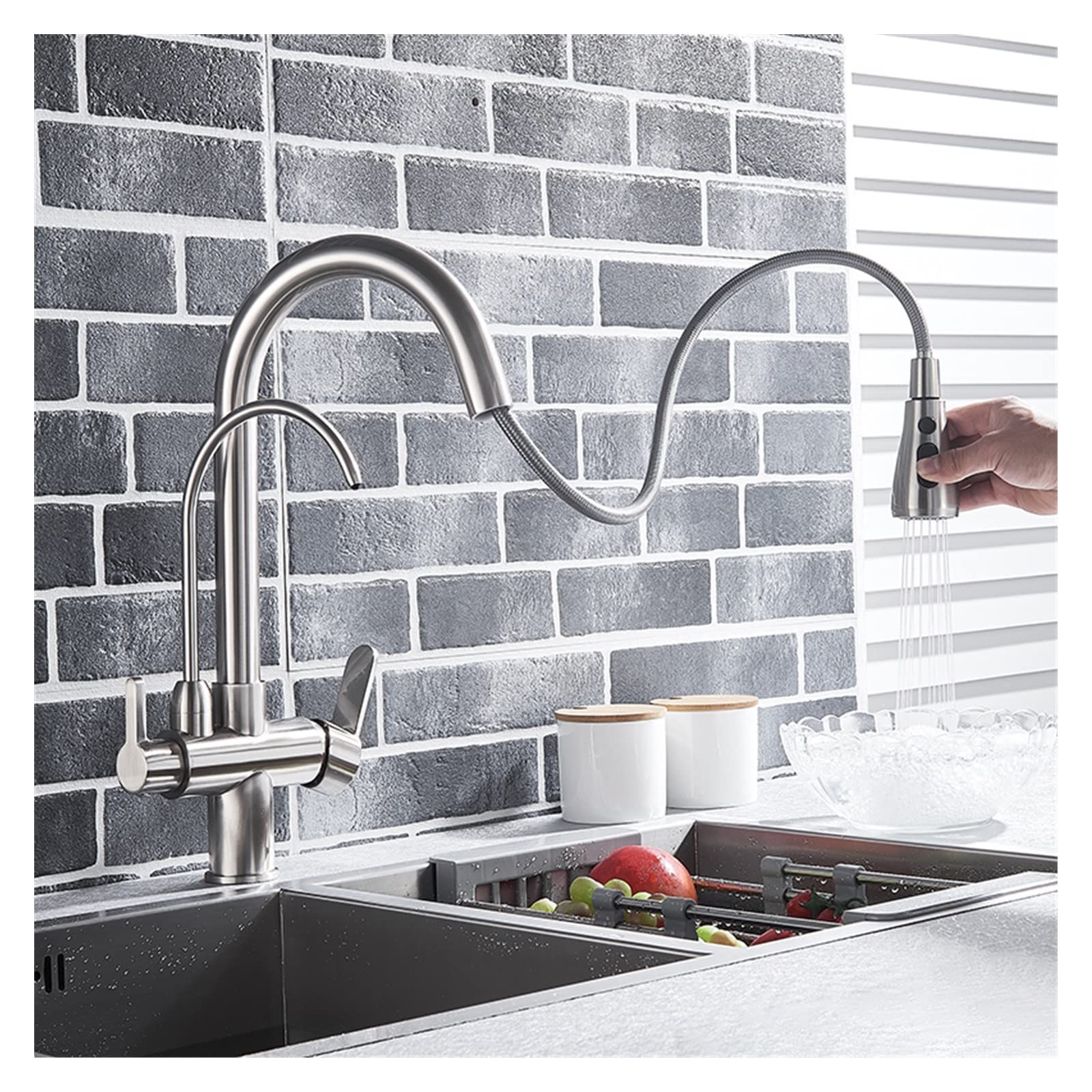 Hochleistungs-Küchenarmatur mit Wasserfilter, Zwei Griffen, 360°-Drehung und verchromter Oberfläche für einfache Wasserreinigung und verbesserte Filtration.