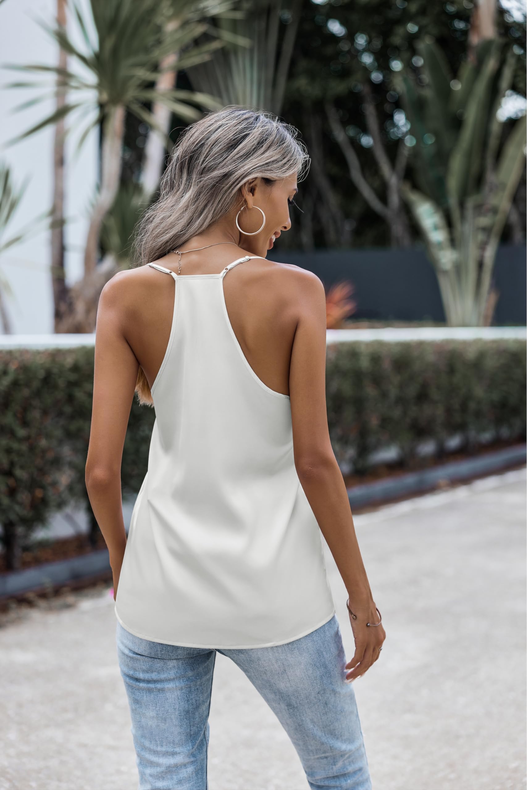 Zeagoo Maillot de corps à bretelles spaghetti pour femme, camisole, en satin, haut basique, col en V, débardeur à bretelles réglables