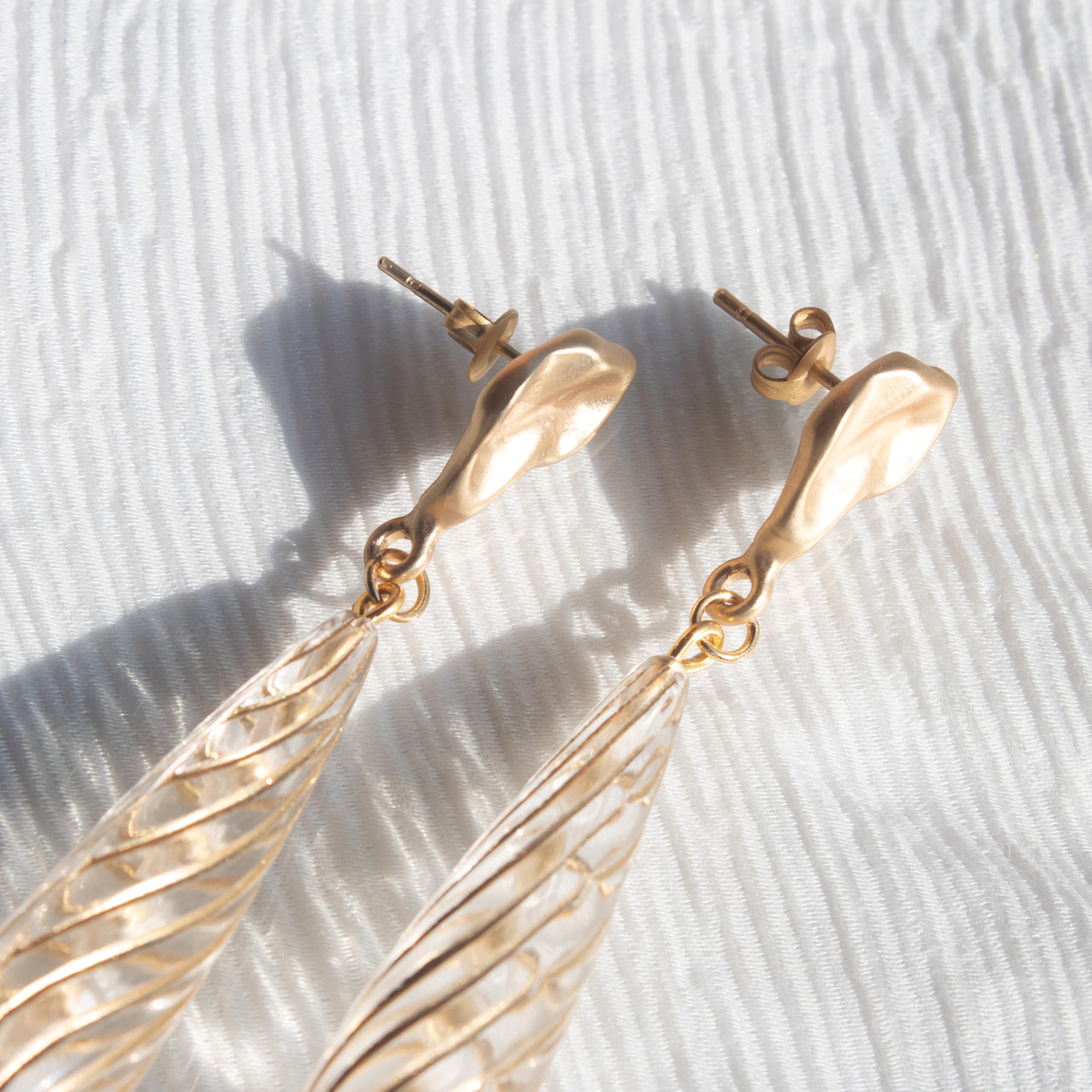 Pendientes Mujer Colgantes Largos Dorados Gota de Agua Zamak Dorado Mate y Resina Cierre de Tuerca Bohemio