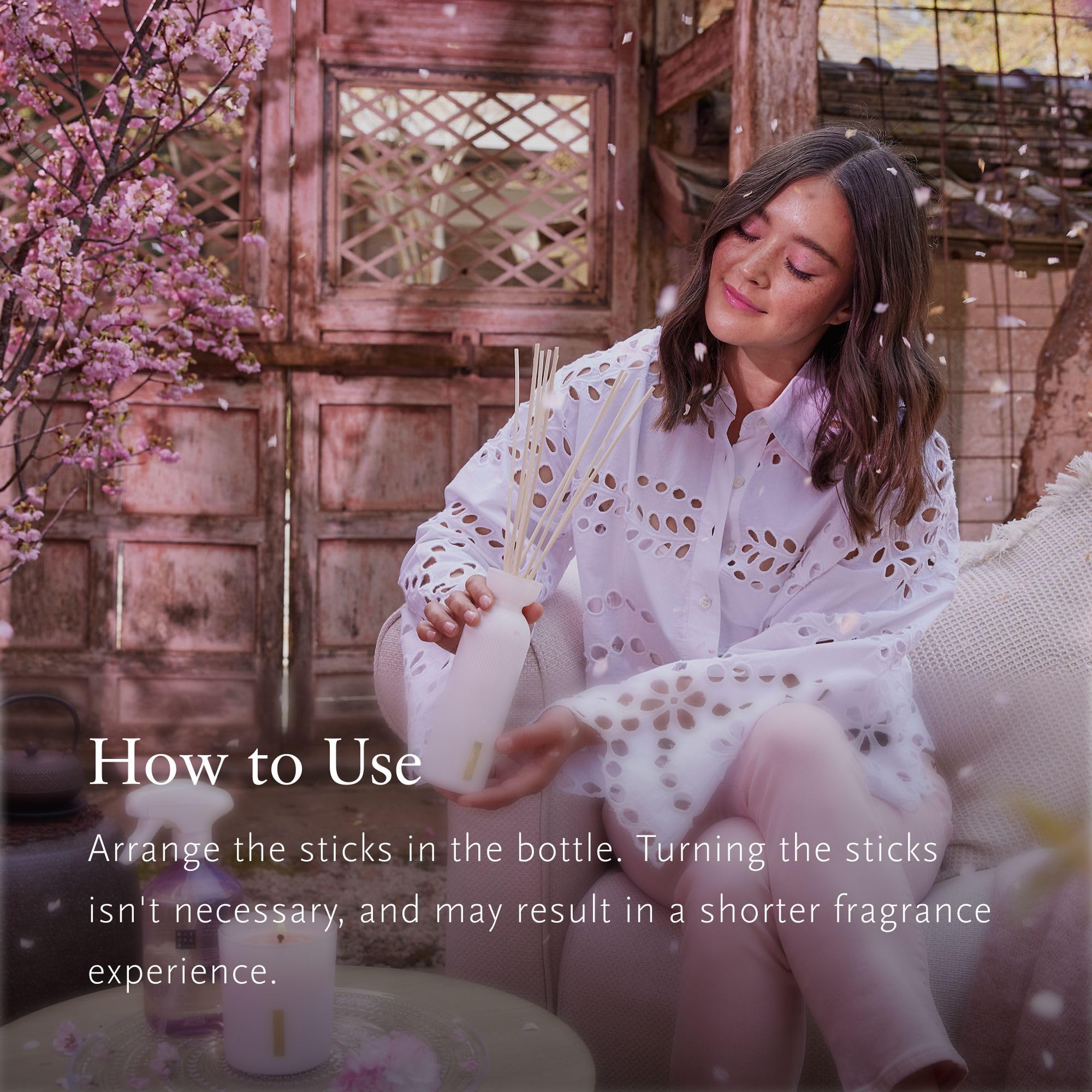 RITUALS The Ritual of Sakura – Profumatore per ambienti con bastoncini– Diffusore ambiente ai fiori di ciliegio e al latte di riso – Diffusore aromi con stick profumati – 250 ml