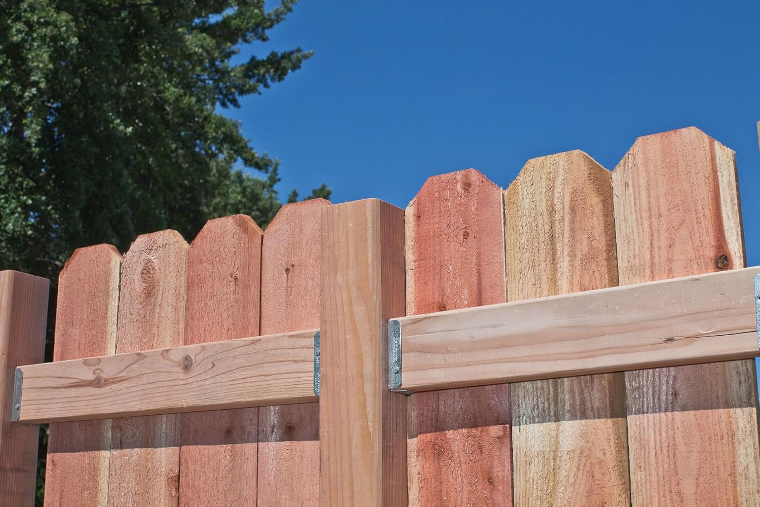 Simpson Strong Tie FB24R-100 Simpson Strong-Tie 2" x 4" Fence Bracket (100 Pack)