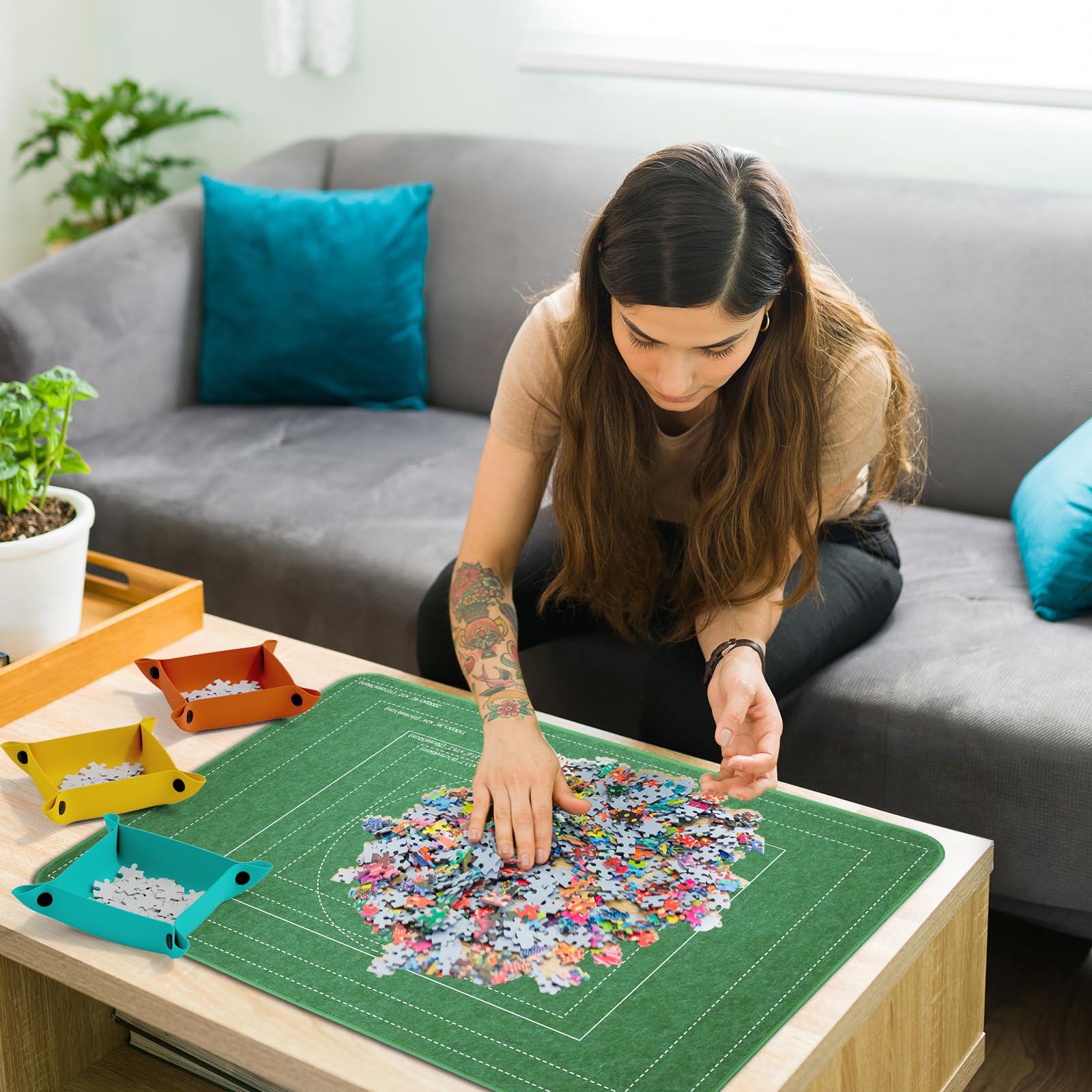 Tablero de Rompecabezas Plegable de 2000 Piezas, Tapete Puzzle Portátil con 8 bandejas Coloridas y Cubierta, Mesa de Puzzle portátil y Ligera de Rompecabezas con líneas auxiliares