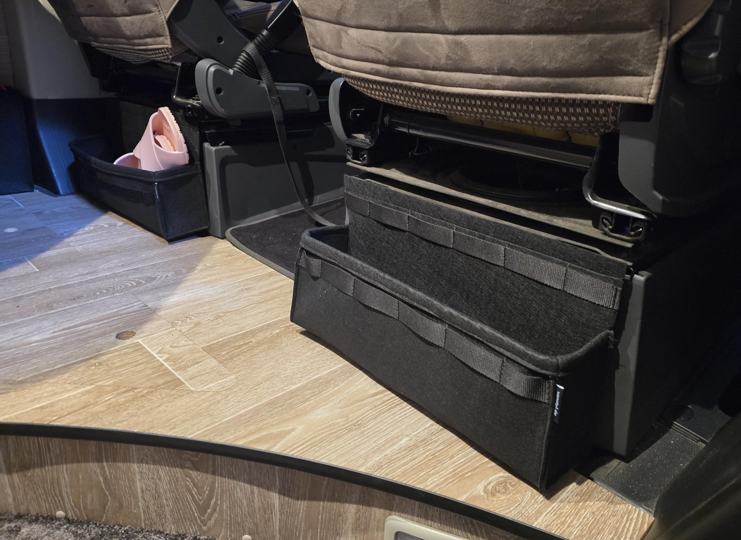 Generisch Stauraumtasche Tasche FILZ für die Sitzkonsole mit Magnethalter für Wohnmobil/Kastenwagen (Schwarz)