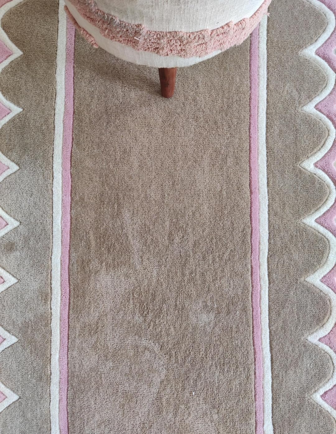 Area Rug with Scalloped Border, Blue and White, Geometric Frame Design, Soft Plush Texture (Light Rose, 8/10 feet)