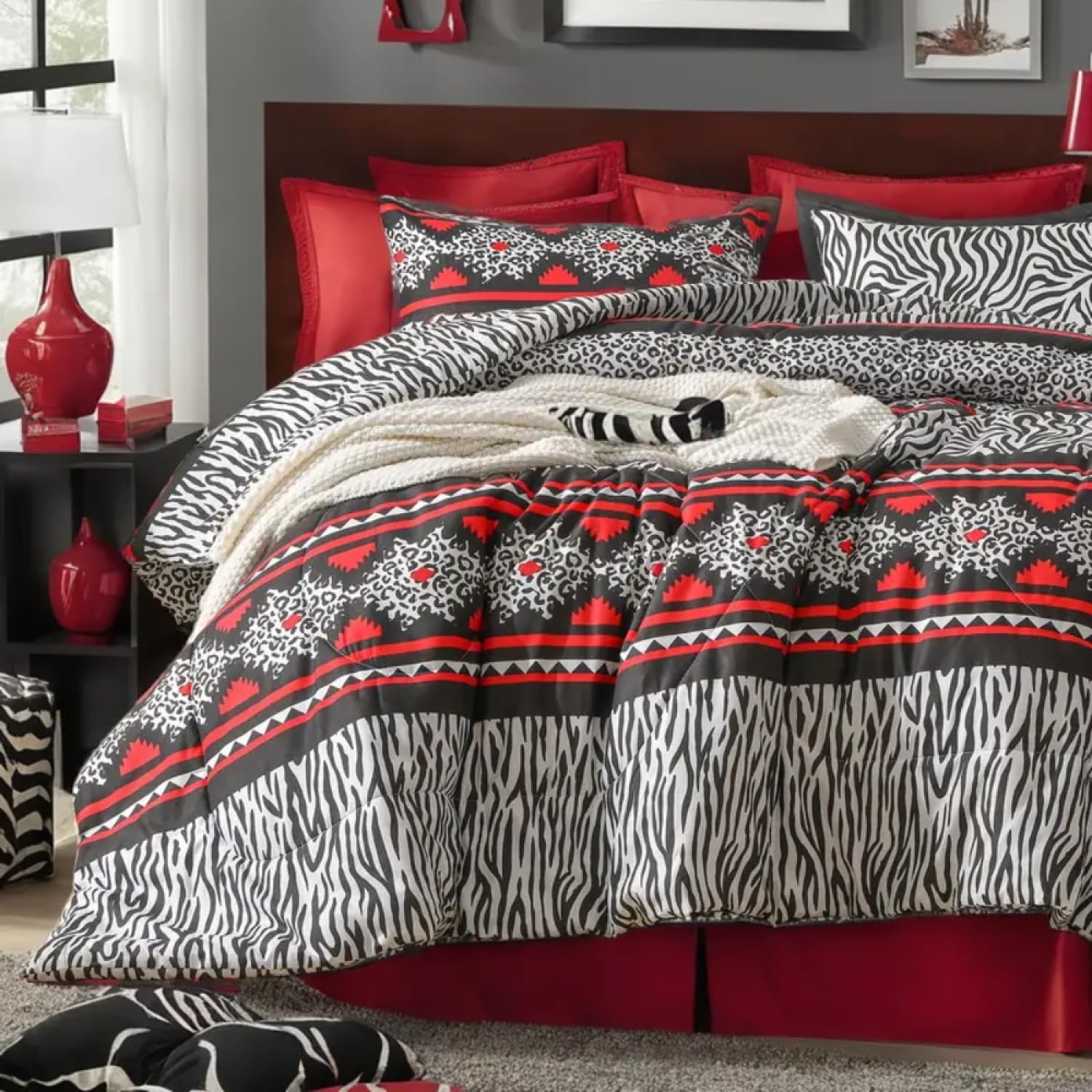 Felicie Quilt 3 piece Set Queen - Polyester Black, Grey+Red - Lightweight Microfiber for Cozy Comfort - Spring/Summer Bedding - Cozy Comfort