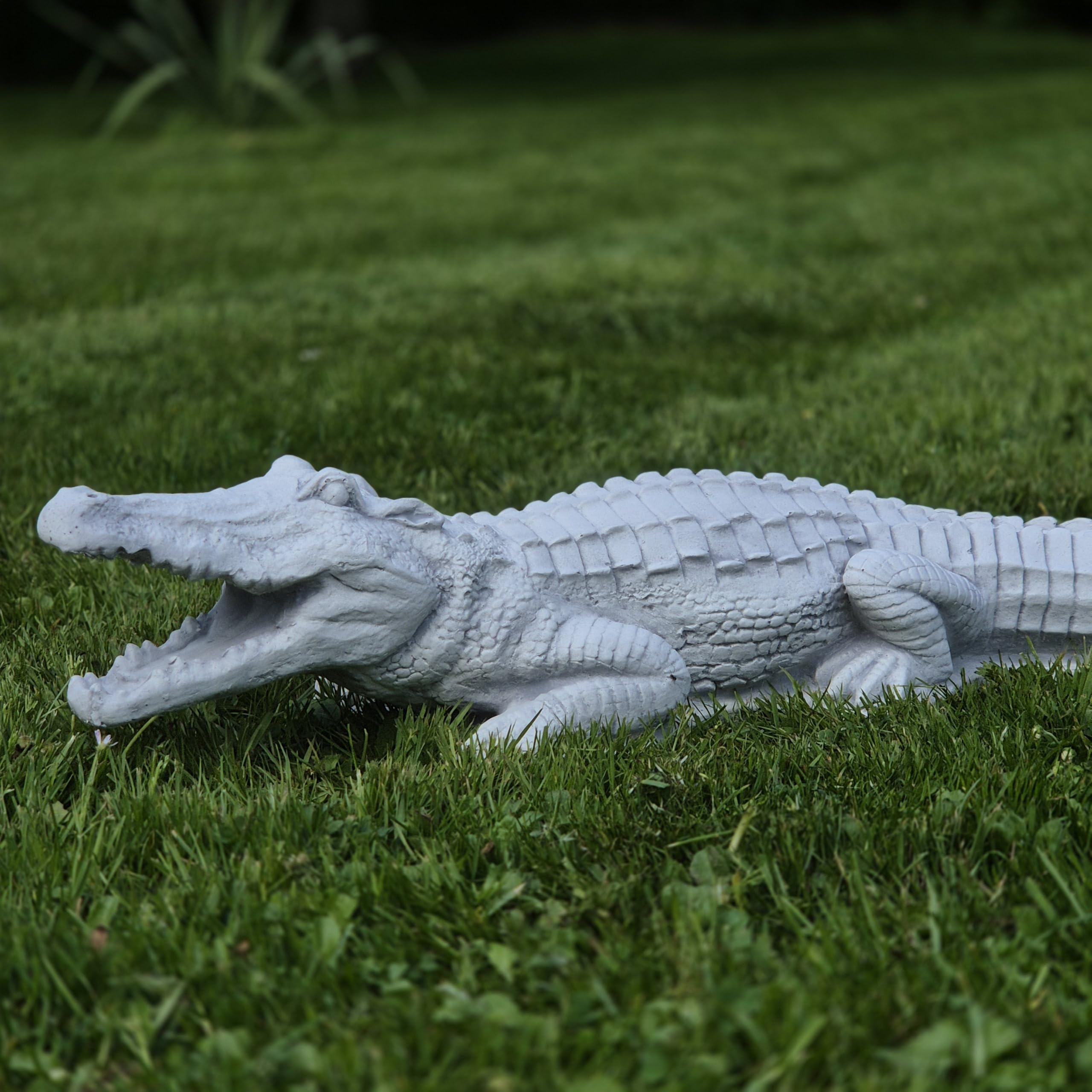 FABRIQ Crocodile 68 cm – 10 kg – Statue en pierre artificielle grise – Décoration de jardin résistante au gel – Statue animalière massive