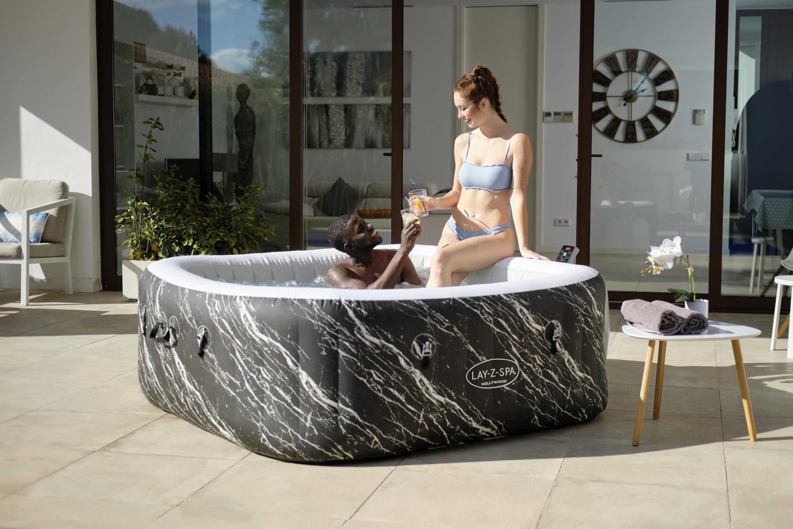 Bestway - Spa Gonflable Hollywood Luxe AirJet Efficacité énergétique avec lumières LED 4 à 6 Personnes - 180 cm x 180 cm x 66 cm - Noir
