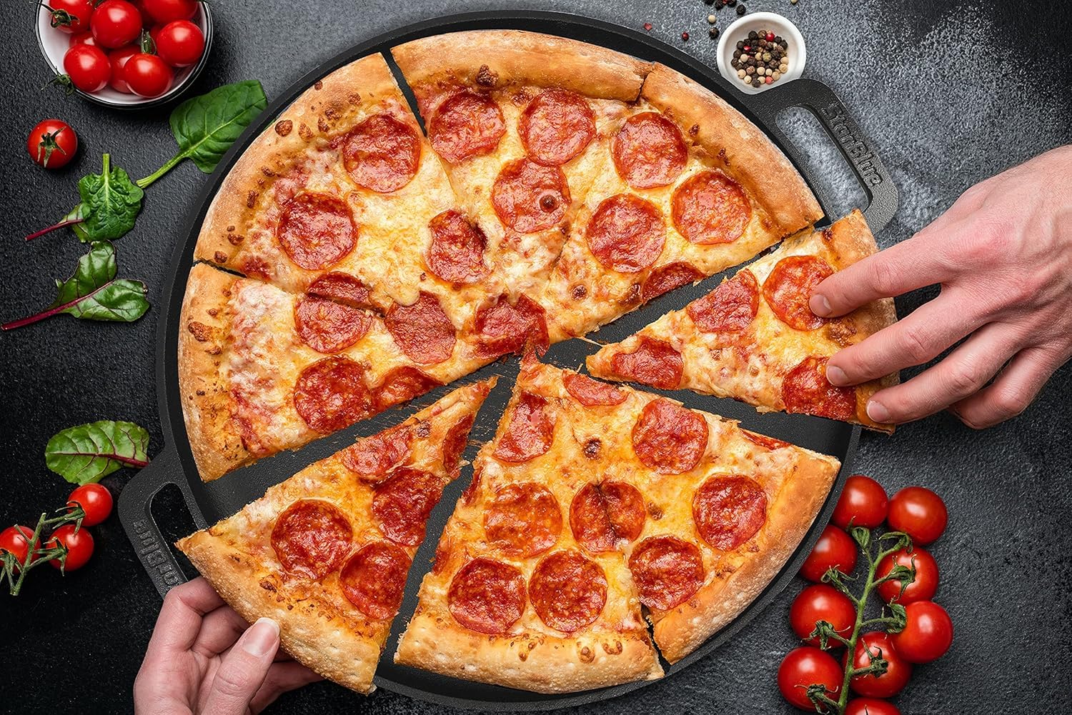 StarBlue Teglia per pizza in ghisa da 16 pollici con manici in silicone e 30 ricette Ebook, prestagionato, accessori per la cucina per gli amanti della pizza, cottura, griglia, barbecue, forno