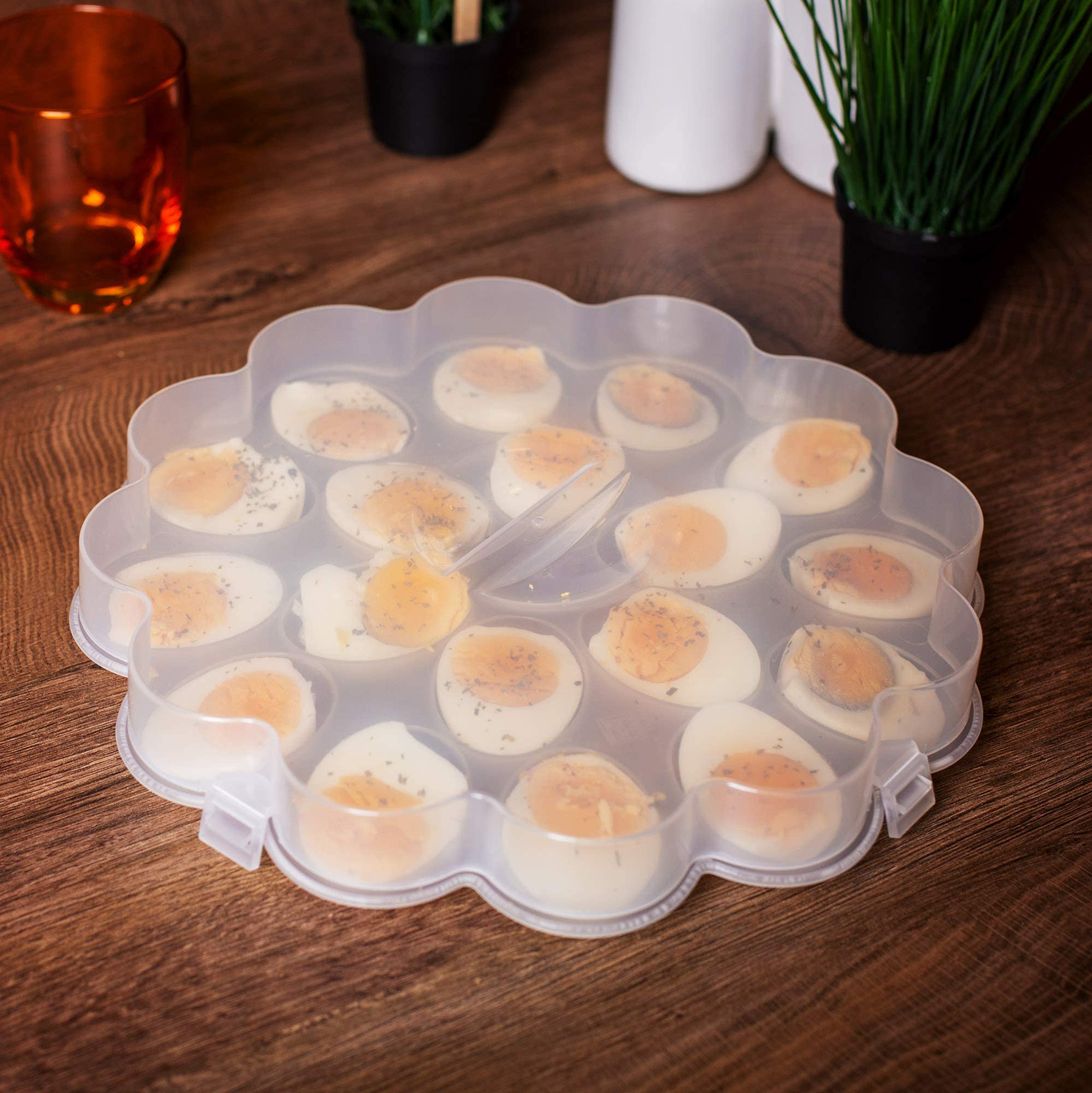 UPP Bandeja para Huevos, con Tapa I Plato para Servir Huevos, Espacio para 18 mitades I huevera, Cuenco para Huevos Rellenos (tamaño: Ø 29 cm, Altura 5 cm)