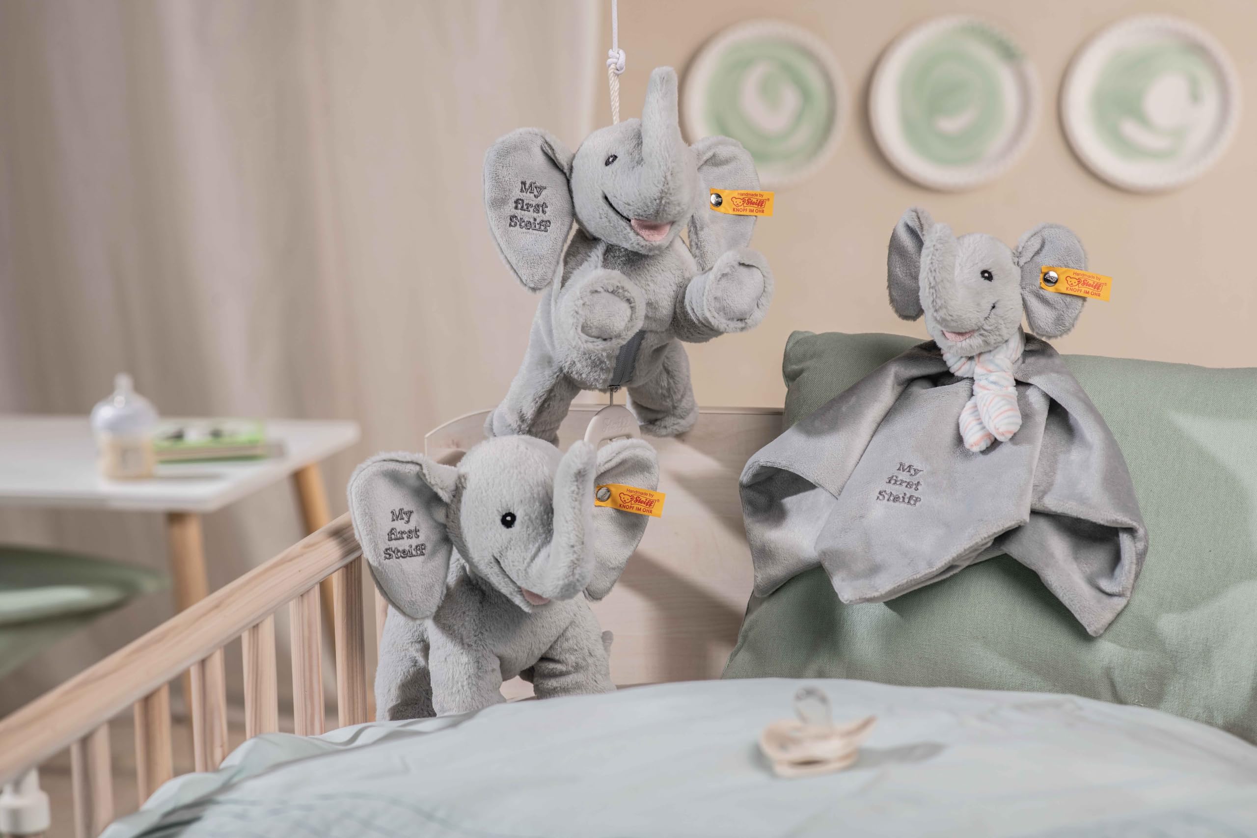 Steiff Kuscheltier My first Steiff Ellie Elefant Spieluhr, Süßes Stofftier, Jungen, Mädchen & Babys ab 0 Monaten, Friends, Spielzeug 25 cm, Hellgrau, 242731
