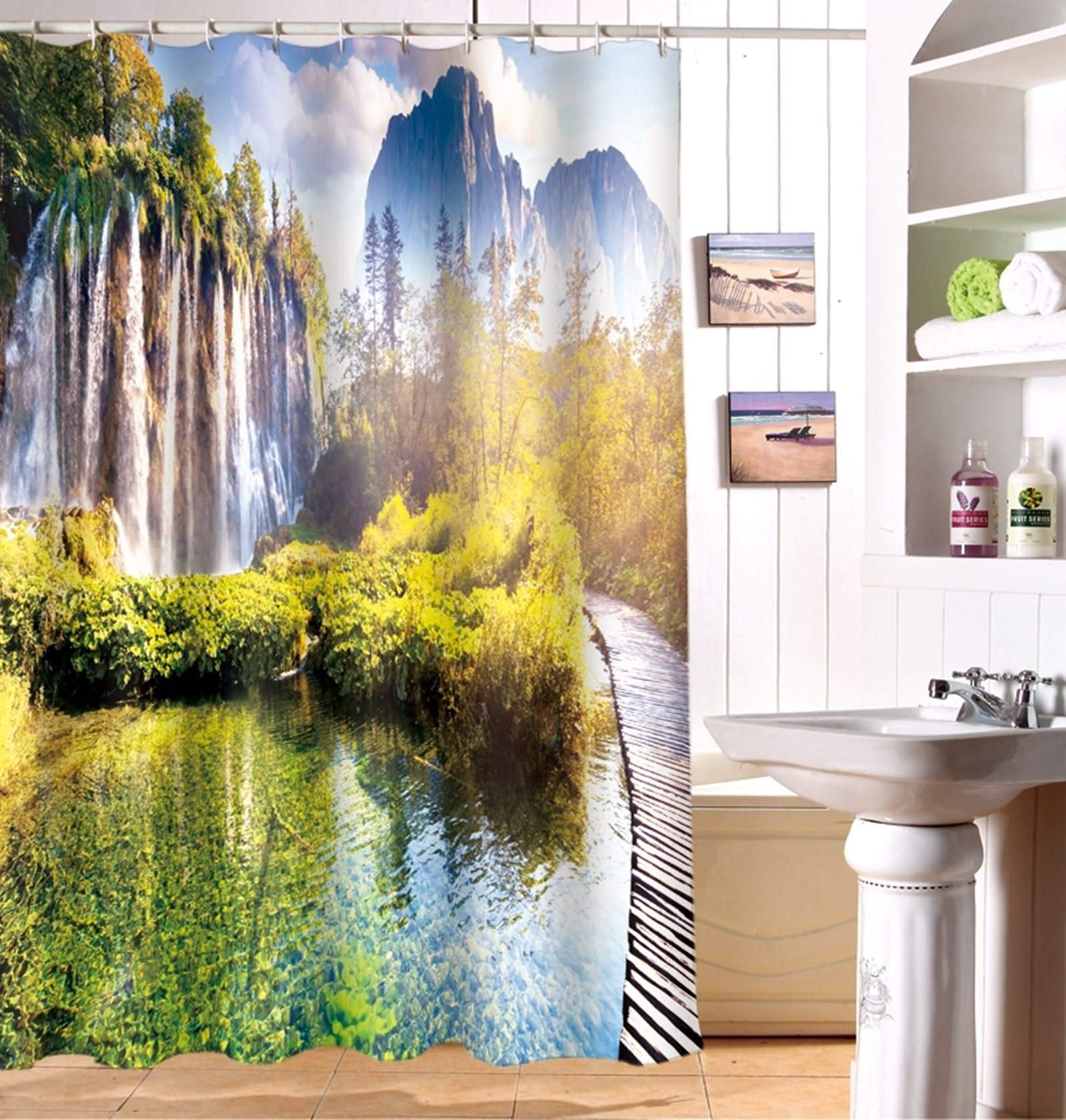 Rideau de douche japonais motif montagne pour créer une ambiance spa