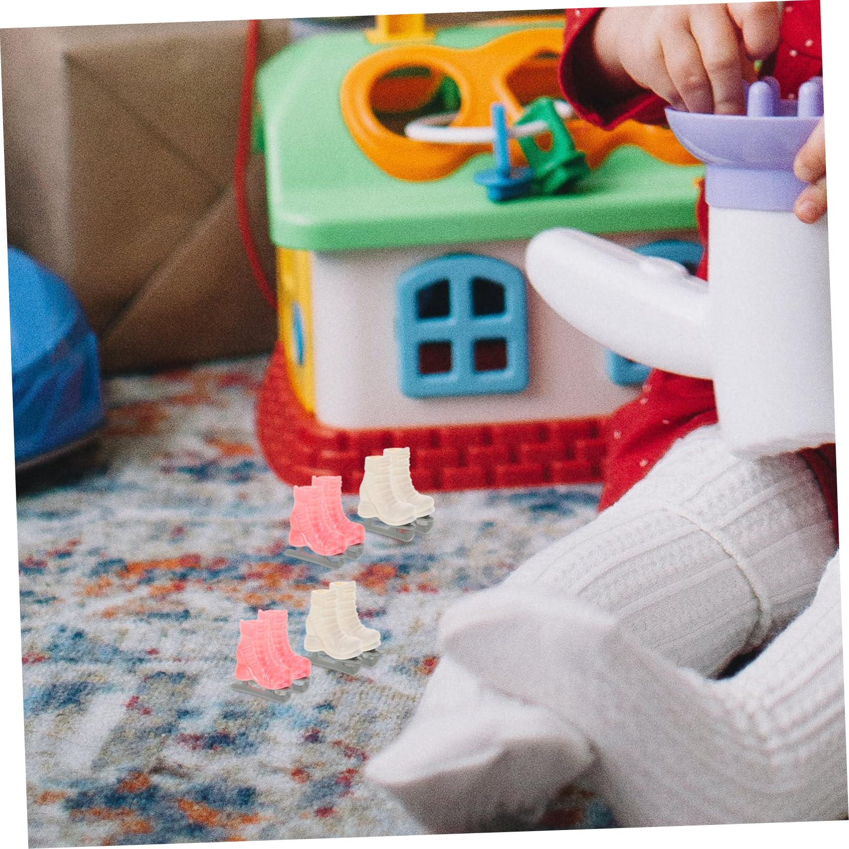 YARNOW Pattini da ghiaccio in miniatura per bambole 4 paia di plastica accessori fai da te decorazioni fai da te giocattoli per ragazzi e ragazze decorazione domestica forniture per la fabbricazione