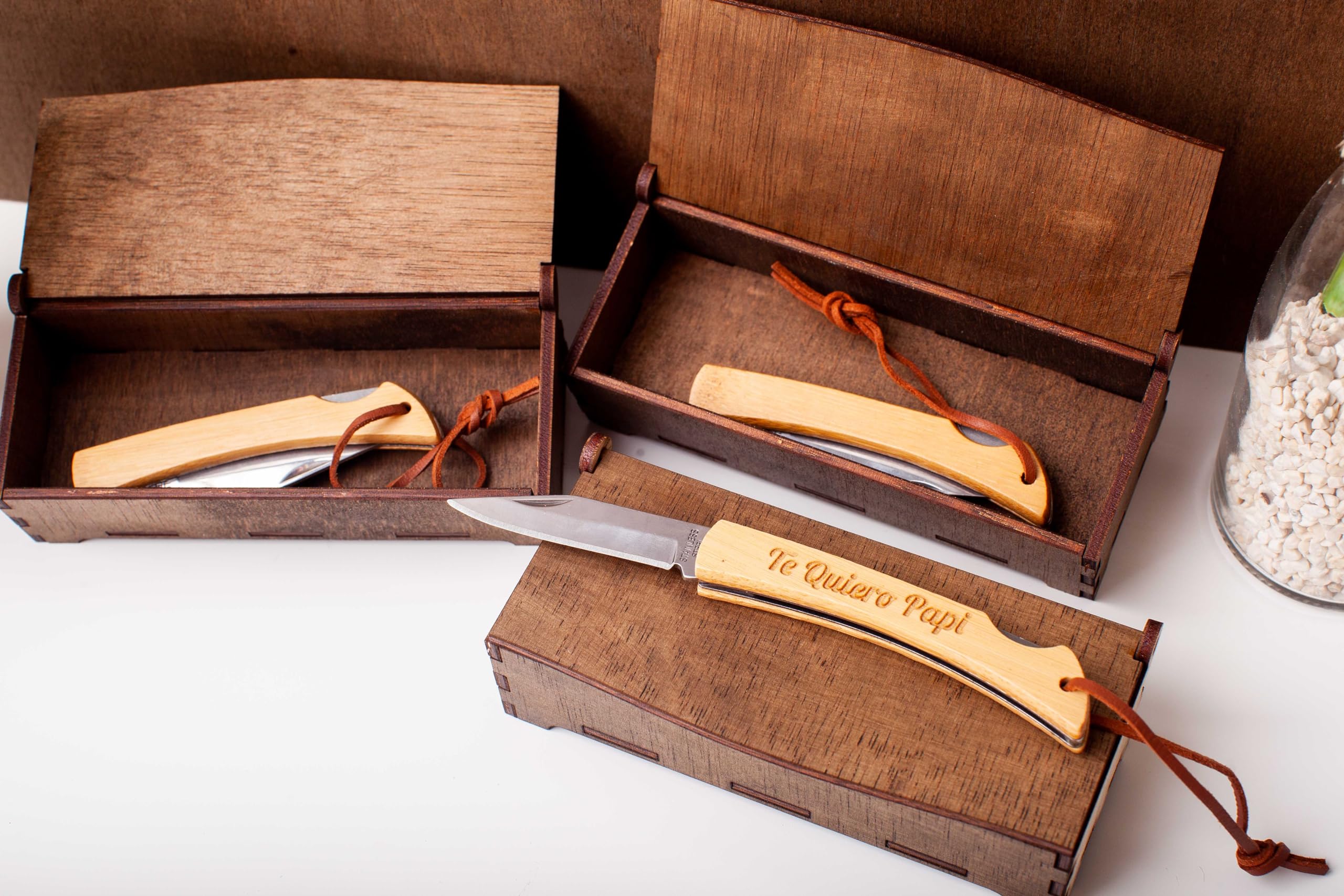 Navaja Personalizada Grabada con Nombre para Hombre – Regalo Original para Padre, Abuelo o Novio – Día del Padre, Cumpleaños y Aniversario – Caja Premium Incluida Olesea