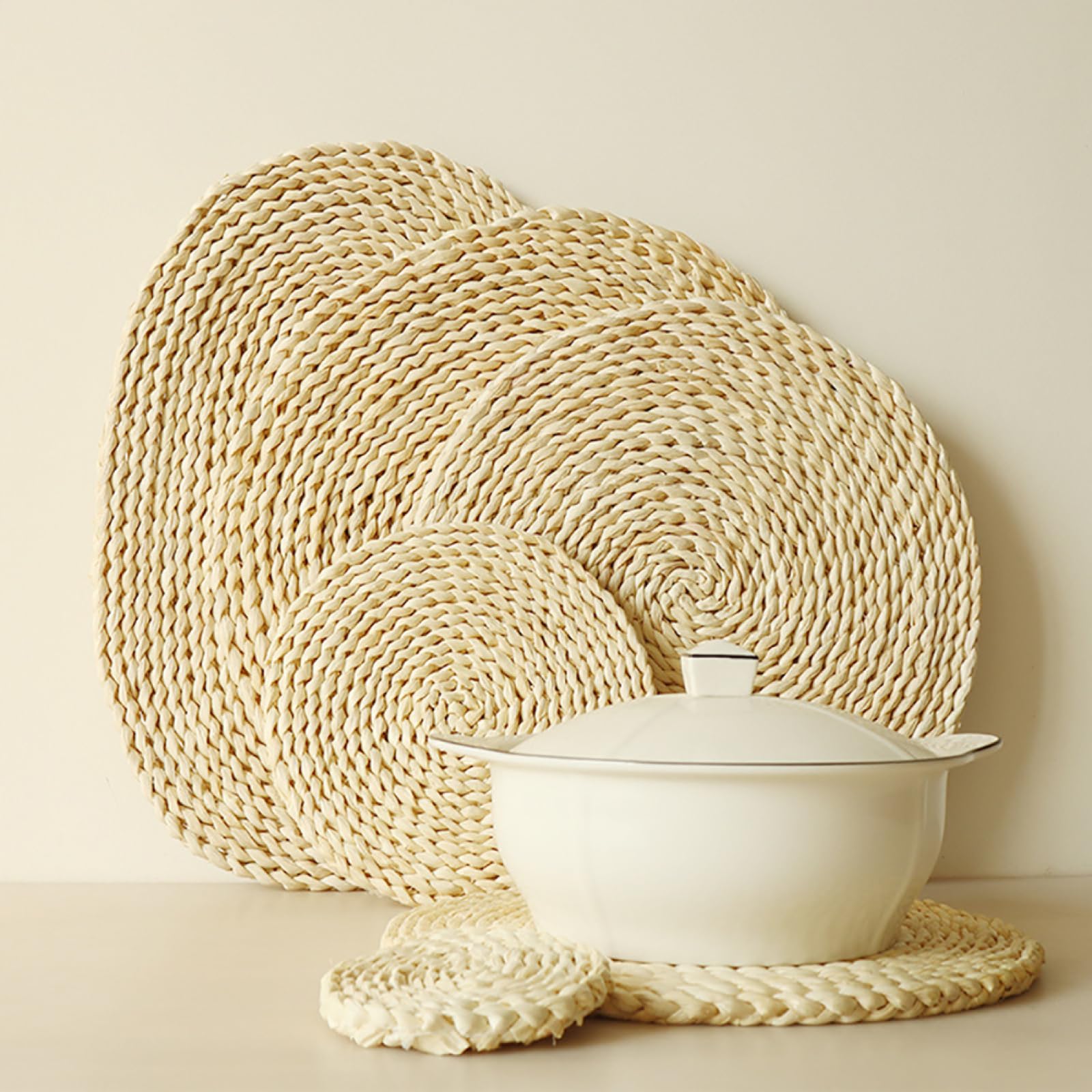 Platzset aus gewebten Maisstrohhalmen im Landhausstil | Tischdekoration im rustikalen Stil | Runde Platzsets für den täglichen Gebrauch und Feste, 4 Stück, 30 cm (6 Stück 35 cm (13,7 Zoll))