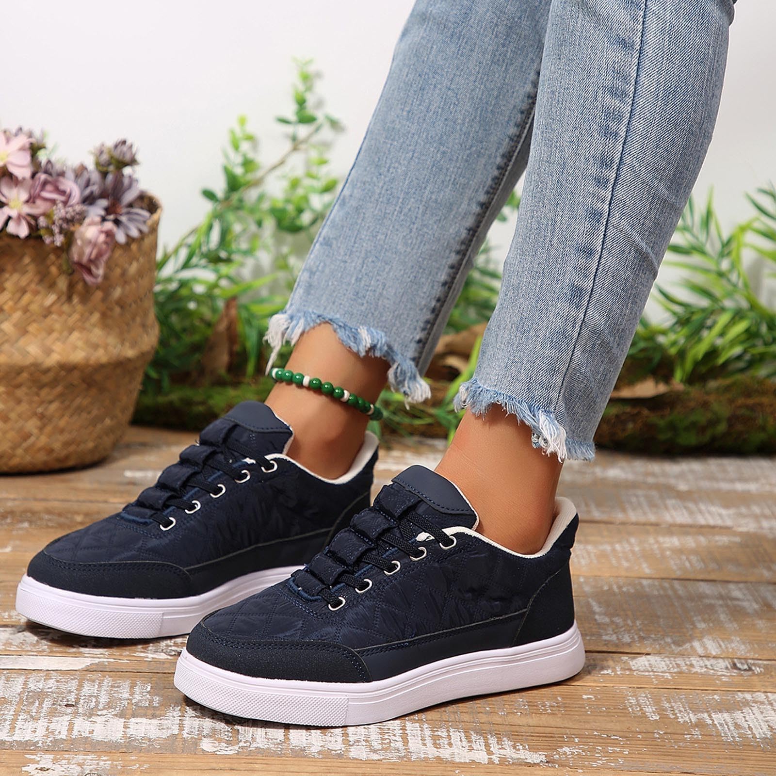 Zapatos Casuales para el día día sin Esfuerzo: Zapatillas Blancas Planas para Mayor Comodidad Estilo Durante Todo el día.