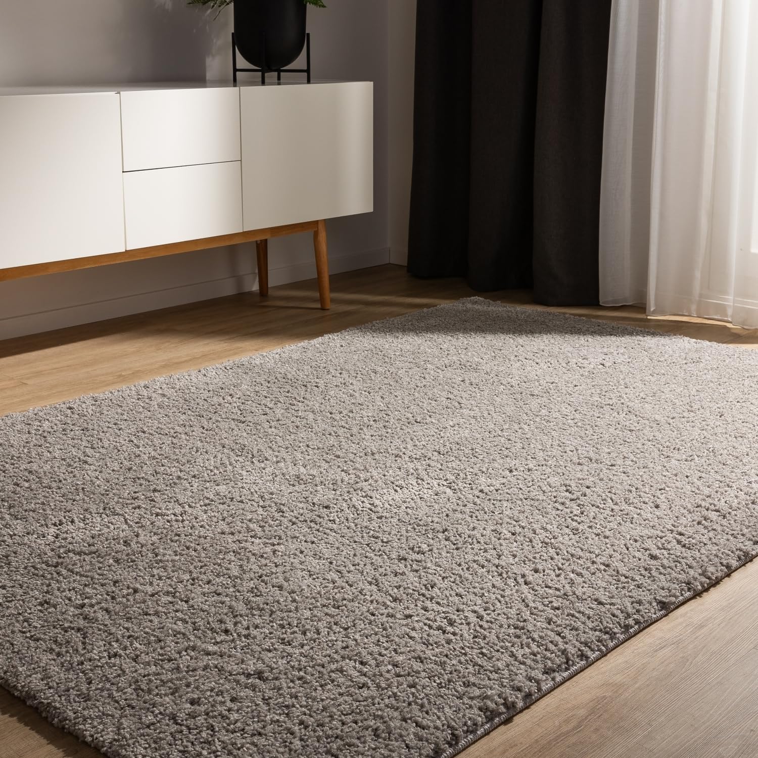 benuta Basic Hochflorteppich Teppich Wohnzimmer Sohari - Hellgrau 133x190 cm - Minimalistischer Look - Weich & Waschbar - Für Schlafzimmer, Flur oder Esszimmer - Geeignet für Fußbodenheizung