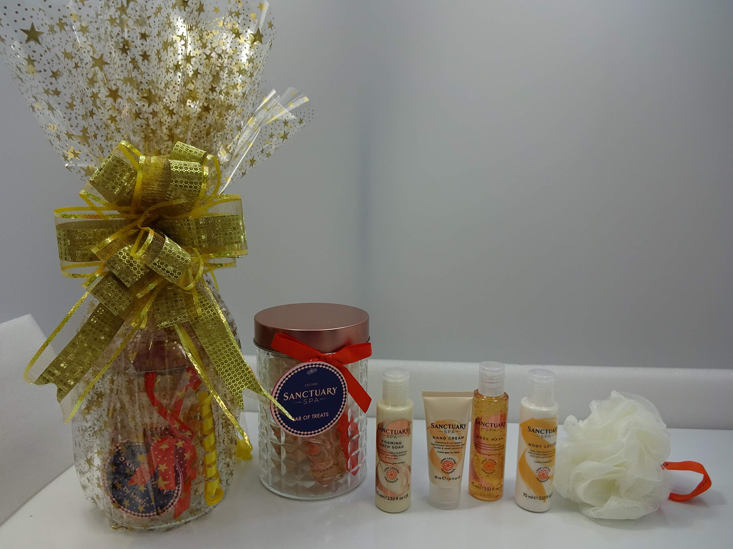Sanctuary Spa zestaw upominkowy hamper, płyn do mycia ciała, balsam do ciała, formujący kąpiel, krem do rąk, zestaw upominkowy dla kobiet