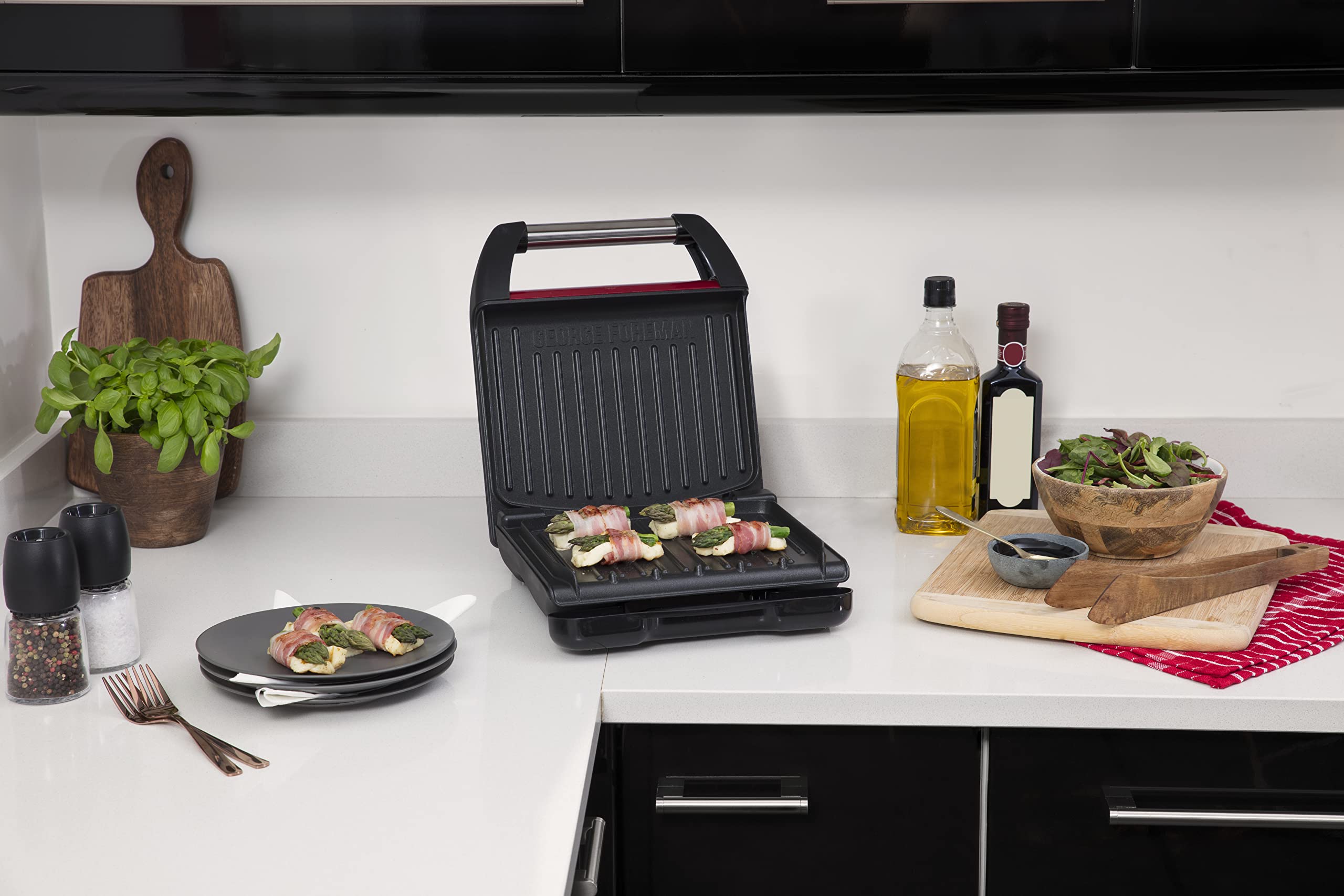 George Foreman Barbecue Grill électrique Multifonction & à panini / sandwich, [Plaques antiadhésives - 3 Portions] Compact Rouge (viande, poisson et légumes, Réduit jusqu'à 42% de graisse) 25030-56