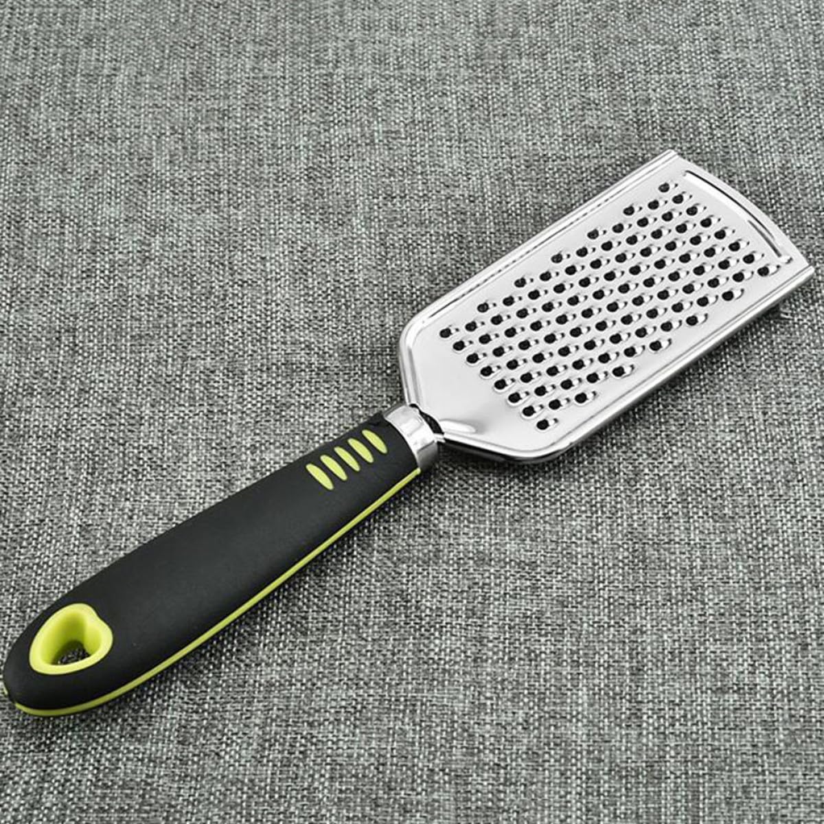 7 Stück Teiliges Küchenutensilien Set aus Edelstahl mit Ergonomischem Griff Inklusive Käsehobel Pizzaroller Knoblauchpresse und Dosenöffner Rostfrei Leicht zu Reinigen für