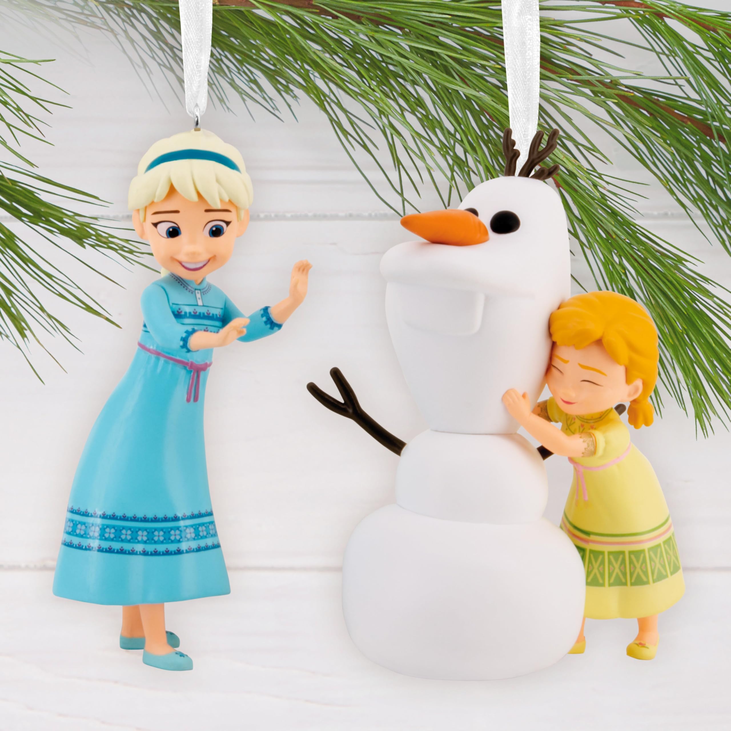 Hallmark Frozen Storied Moments Ornamento, Elsa, Anna & Olaf, Disney, Decorazione per albero, da collezione, Blu, Bianco, Verde
