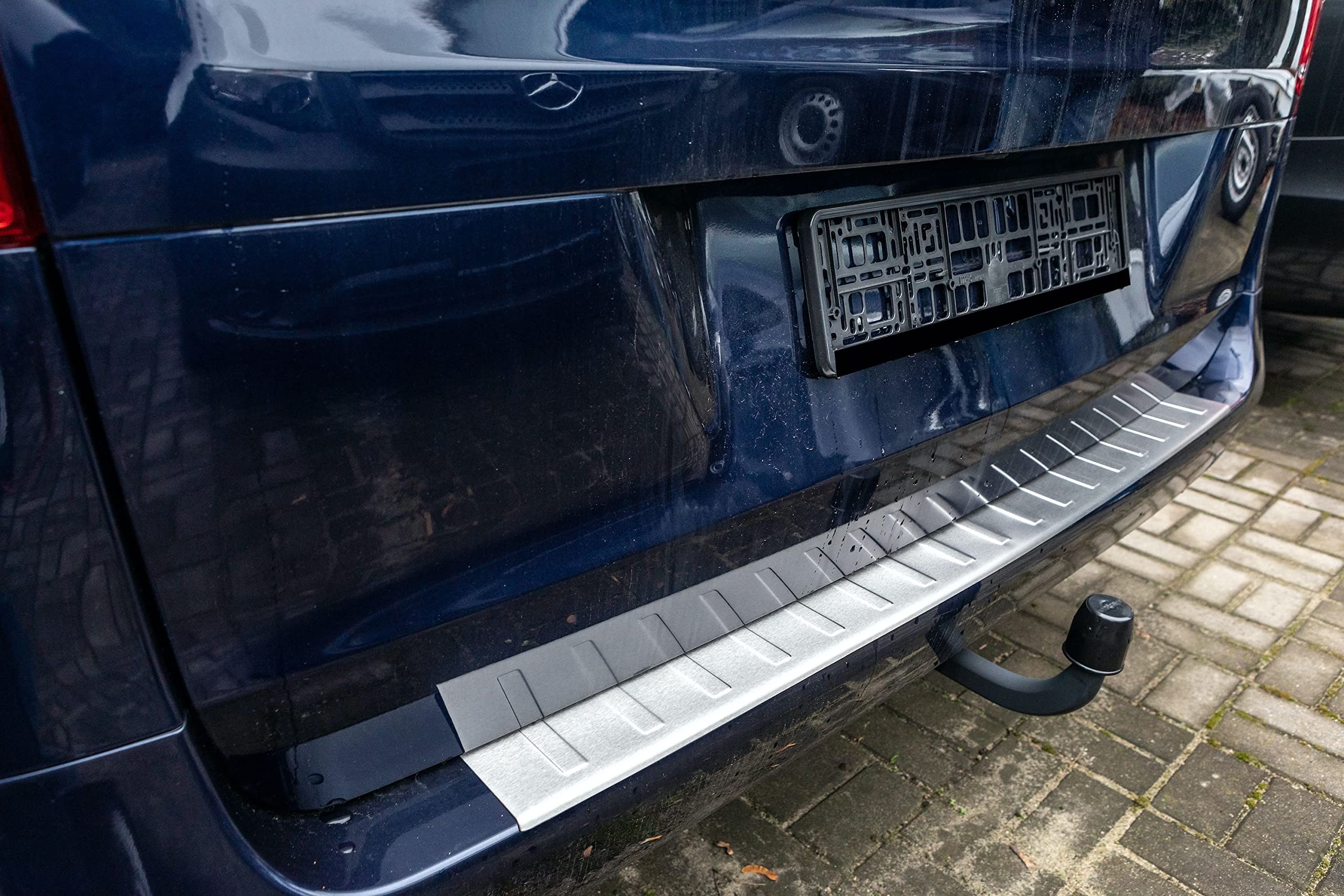 Aroba AR1150-PB Edelstahl Schwarz Pulverbeschichtet Ladekantenschutz kompatibel mit Mercedes Benz V Klasse & Vito ab BJ. 5.2014> passgenau Abkantung Farbe Schwarz