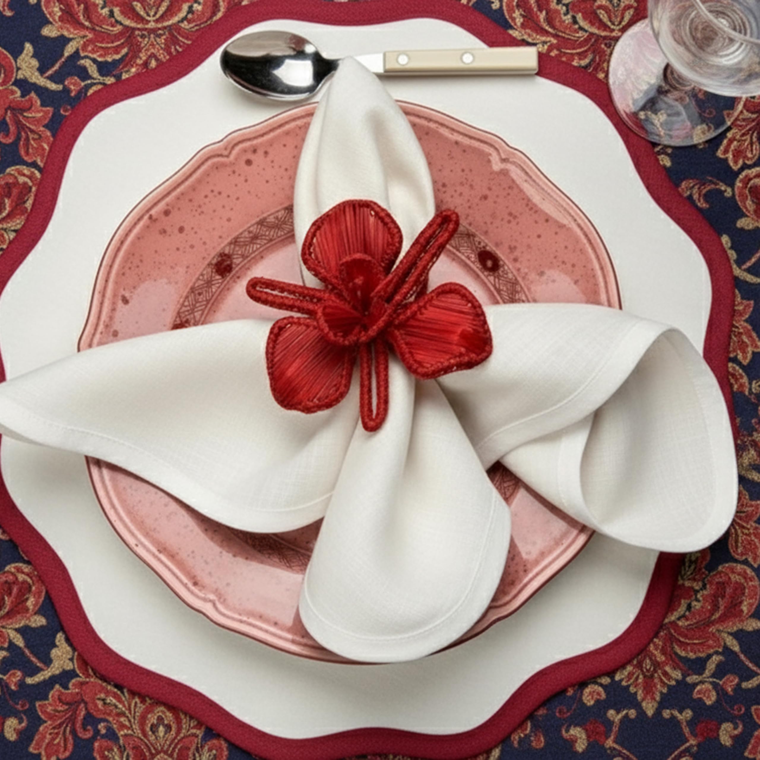 Lot de 12 serviettes en tissu - 45 x 45 cm - Blanc - Avec bord ondulé - En 100 % coton bio - Lavables pour mariage, baptême, anniversaire et Noël - Serviettes de table durables et élégantes
