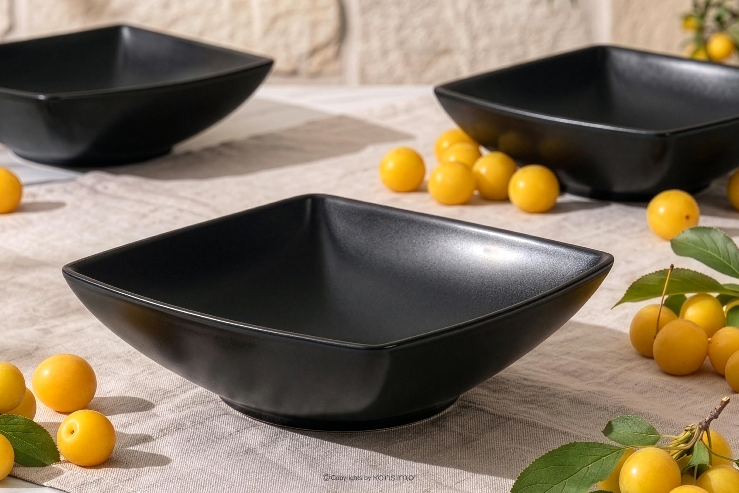 KONSIMO EPIRI Geschirrset 6 Personen, 18-teiliges Tafelservice aus Steinzeug – Modernes Teller Set mit Speisetellern, Frühstückstellern & Schalen Geschirr Set (Schwarz Matt, für 6 Personen)