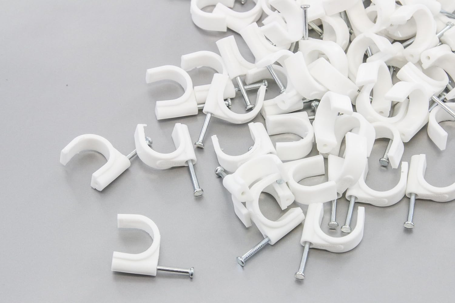 100 Round 3/4 Inches (20 mm) Cable Wire Clips Cable Management Cord Tie Holder Coaxial Nail in Clamps Tacks