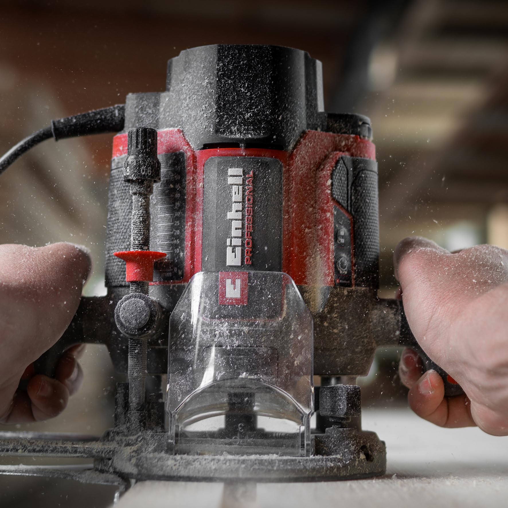 Einhell Professional Oberfräse TP-RO 1400 E (1400 W, Hubhöhe 55 mm, Spannzangen Ø 6 und 8 mm, LED-Licht, inkl. Parallelanschlag, Zirkelspitze, Kopierhülse & Werkzeug)