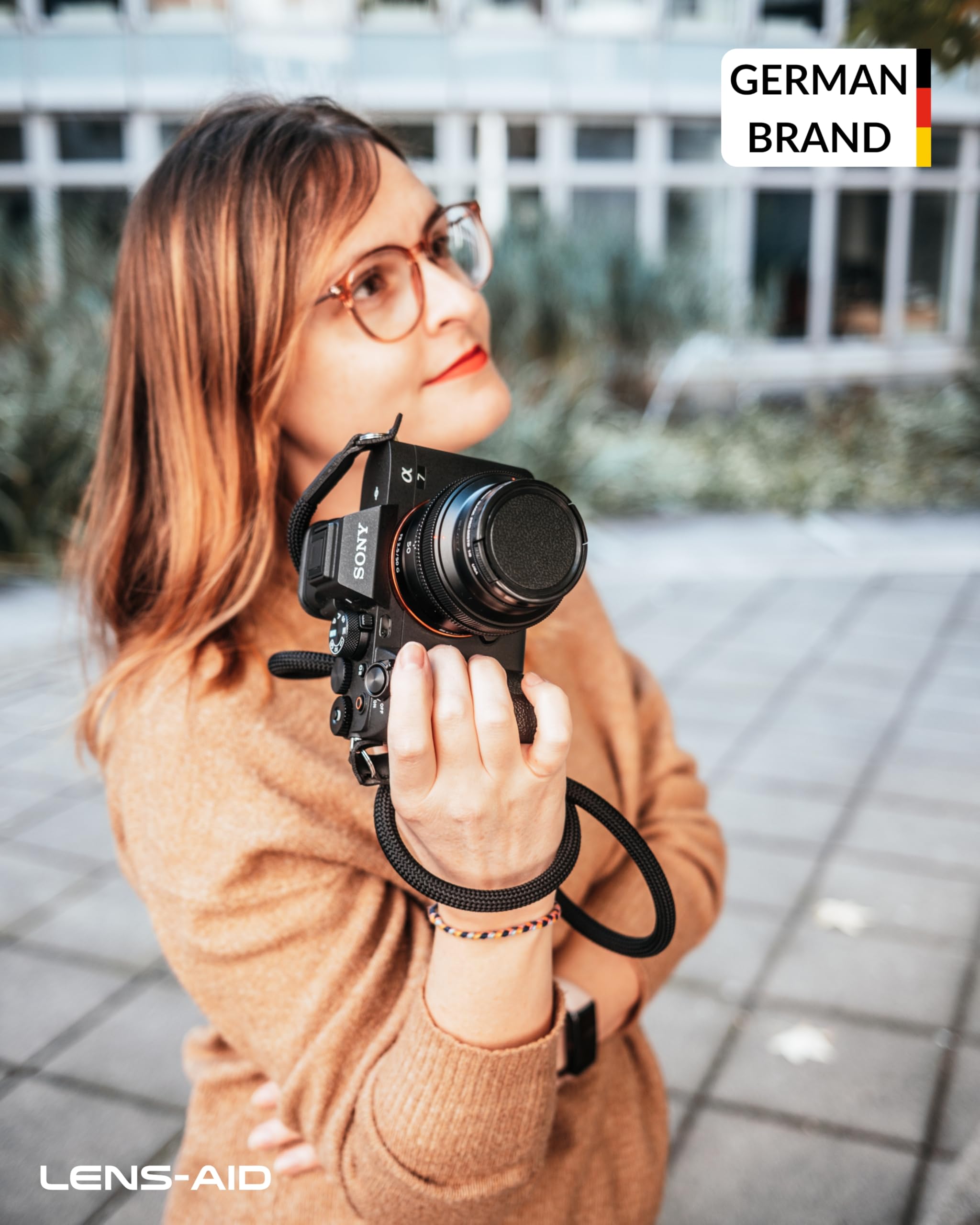 Lens-Aid Bouchon d'objectif Retro 43 mm avec Fermeture à Clip pour objectifs d'appareil Photo |du Capuchon d'objectif pour appareils numériques rétro| Compatible avec Fujifilm, Sony, Canon, Nikon