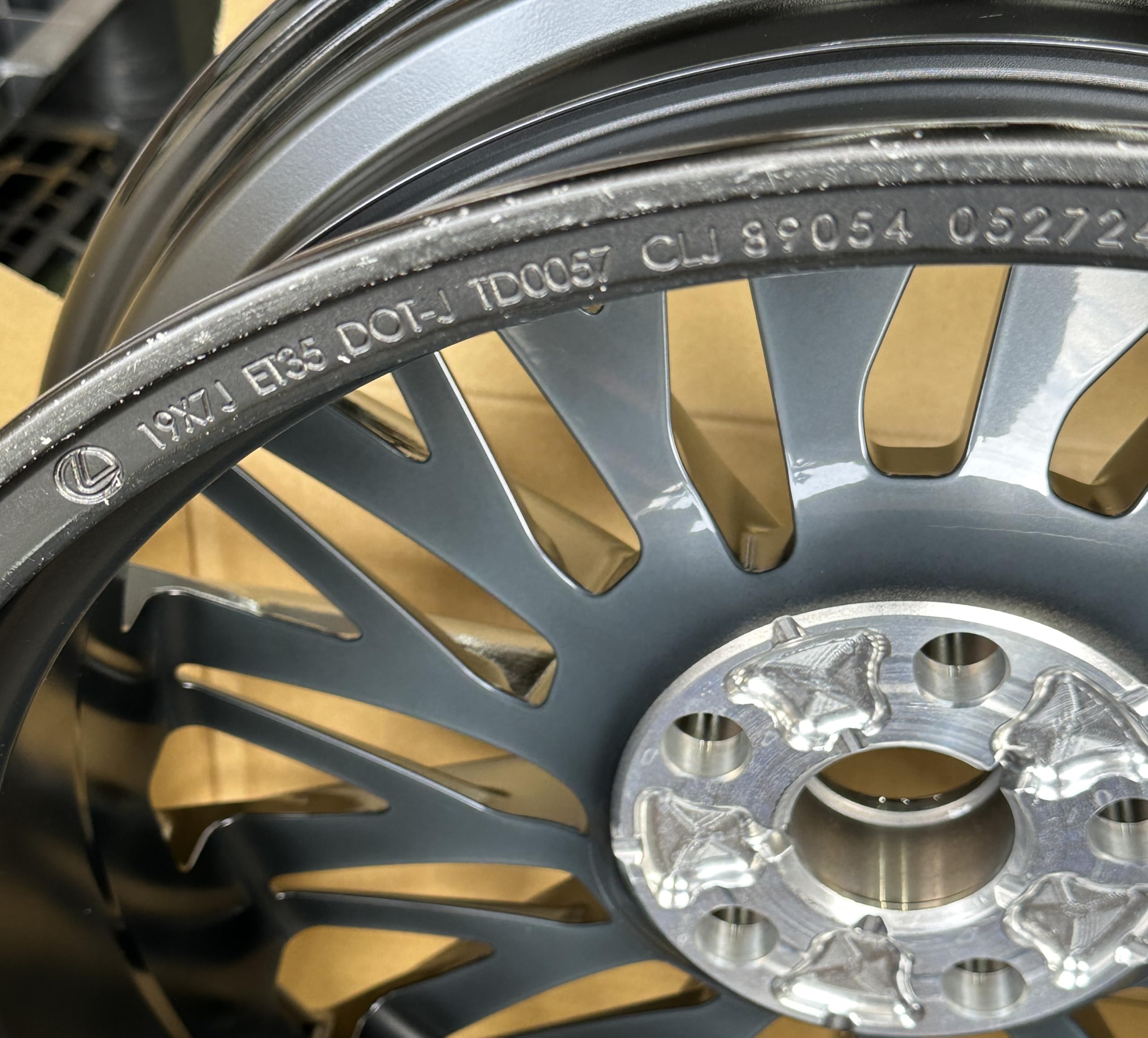 | TOYOTA (トヨタ) 純正部品 レクサス純正 LM500h 鍛造 | TOYOTA (トヨタ) 純正部品 レクサス純正 LM500h 鍛造